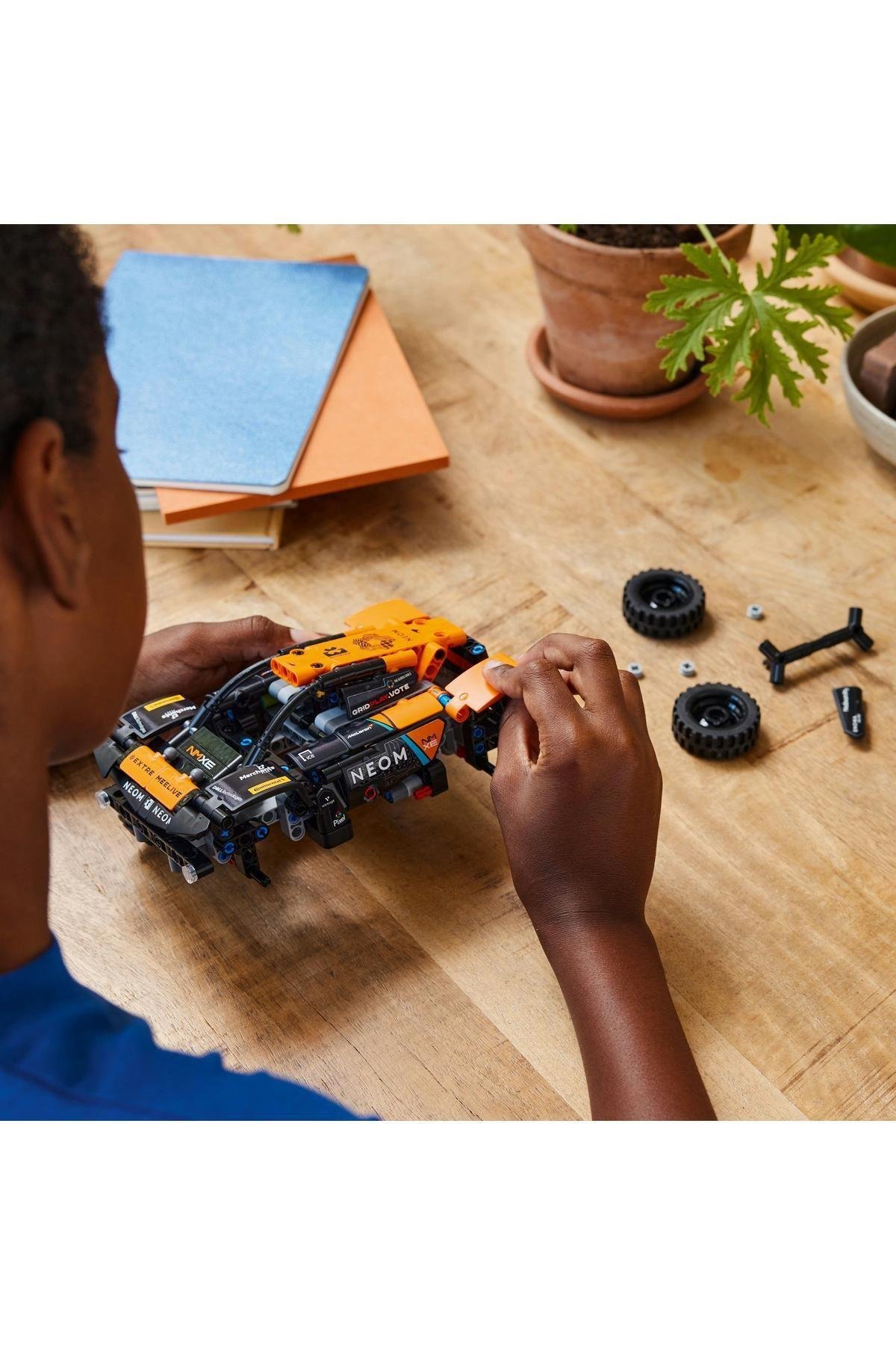 ® Technic NEOM McLaren Extreme E Race Car 42166  - 7 Yaş ve Üzeri İçin Yapım Seti (252 Parça)-Lego Technic