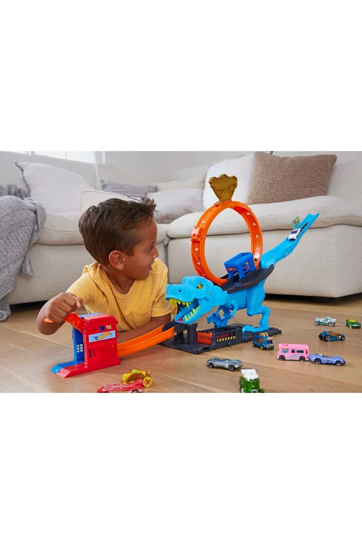 Hot Wheels Dinozor ile Mücadele Oyun Seti HKX42-Araba Garaj ve Setleri