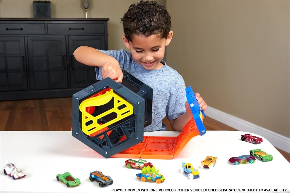 Hotwheels Kıvrılan Yarış Pisti GYX11-Araba Garaj ve Setleri