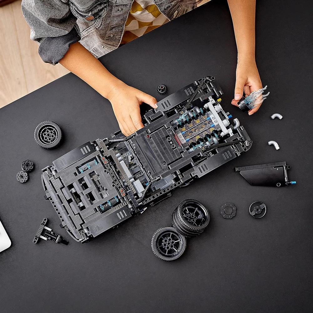 Lego Technic Batman Batmobile 42127-Lego