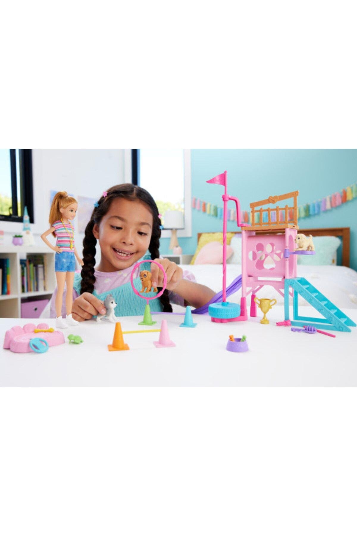 ve Stacie'nin Köpekçik Oyun Parkı HMR10-Oyuncak Bebekler