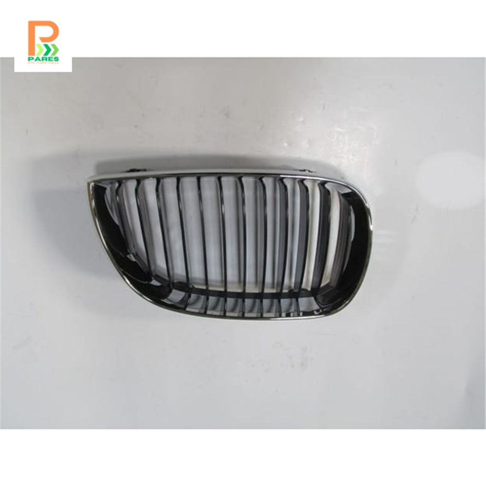BMW 1 SERI- E87- 2004-2008- ÖN PANJUR SAĞ TARAF SİYAH/NİKELAJ ÇERÇEVELİ 