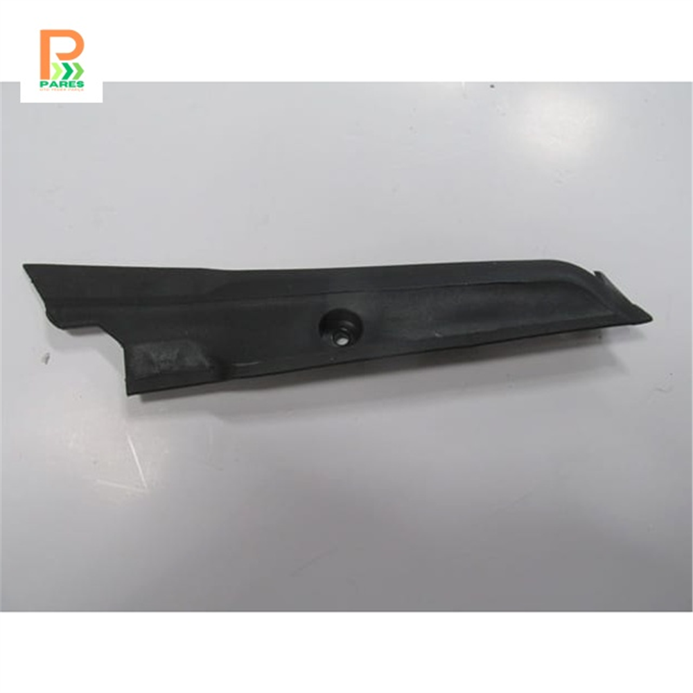 FIAT GRANDE PUNTO- 2006-2012- ÖN CAM IZGARA TESPİT PLASTİĞİ (SİLGİ PANELİ) SOL TARAF 