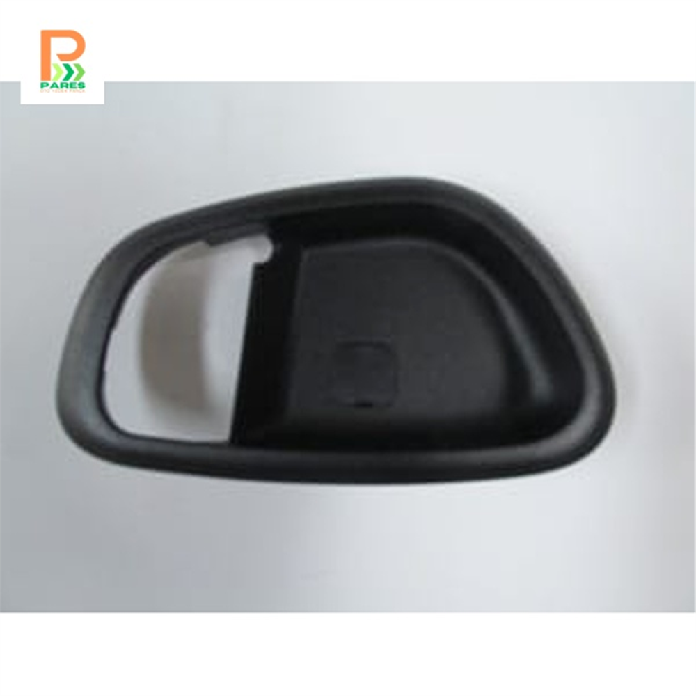 HYUNDAI I10- 08/11; ÖN KAPI İÇ AÇMA KOLU ÇERÇEVESİ SAĞ TARAF SİYAH