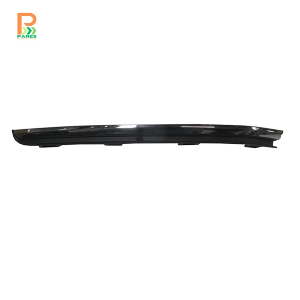OEM NO 5G0854662FRYP UYUMLU VOLKSWAGEN GOLF 7 17/20 ÖN TAMPON ÇITASI SAĞ SİYAH (NİKELAJ ÇITALI) 