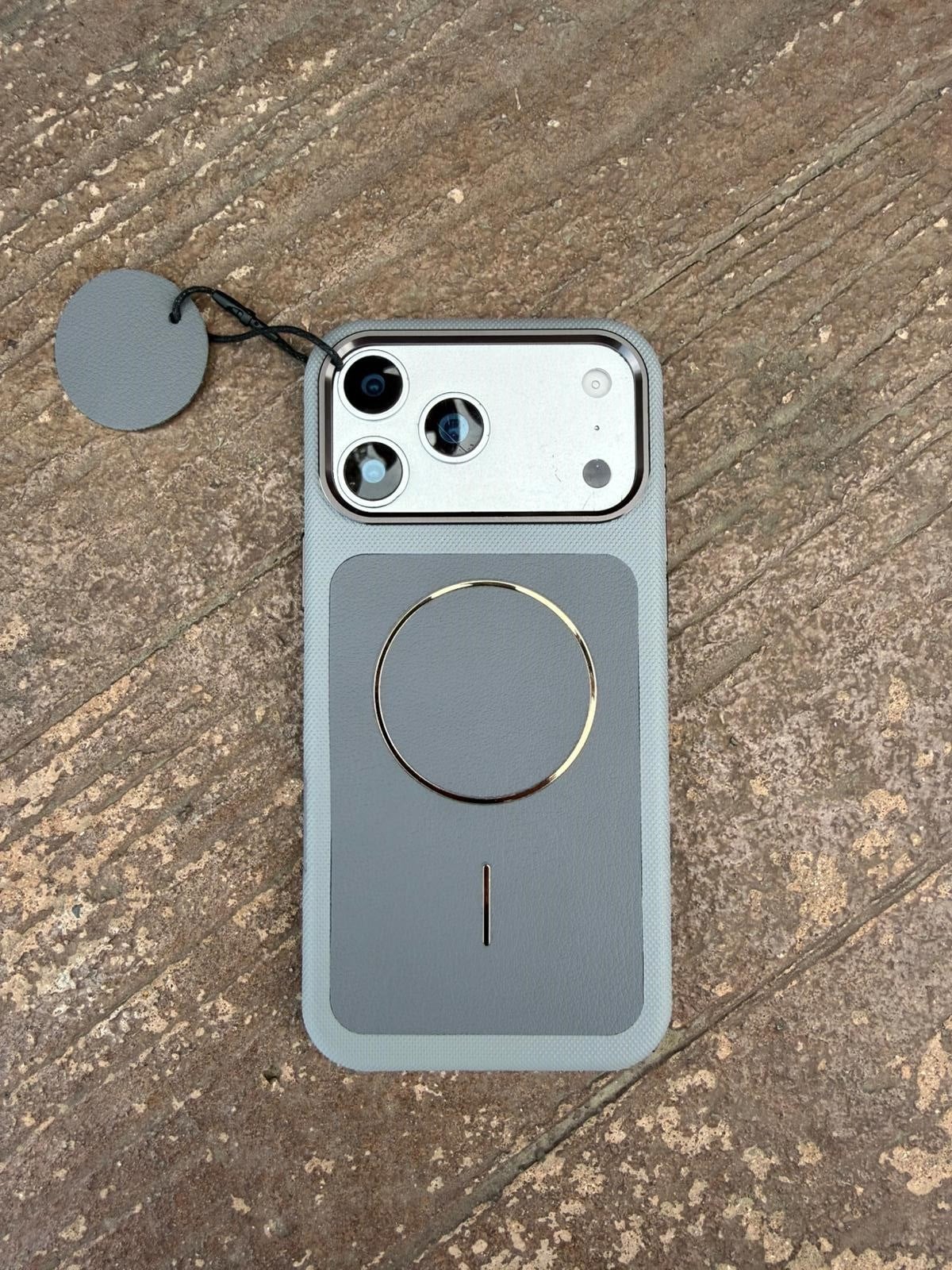 Glossy Leather Magsafe Özellikli Kamera Korumalı Kılıf Gri Renkli