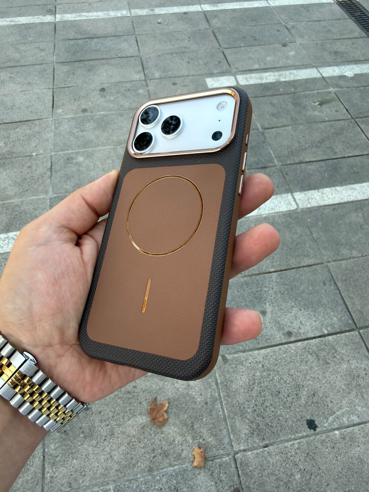 Glossy Leather Magsafe Özellikli Lux Kılıf Kahve Renkli