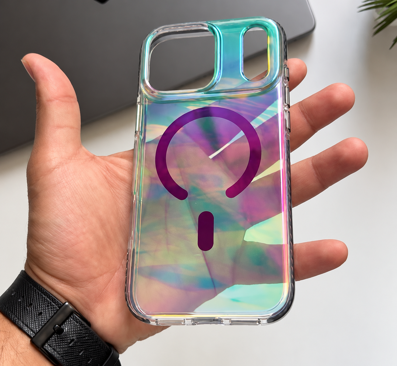 Puloka Luxury Hologramlı Magsafe Özellikli Kılıf Yeşil Renkli