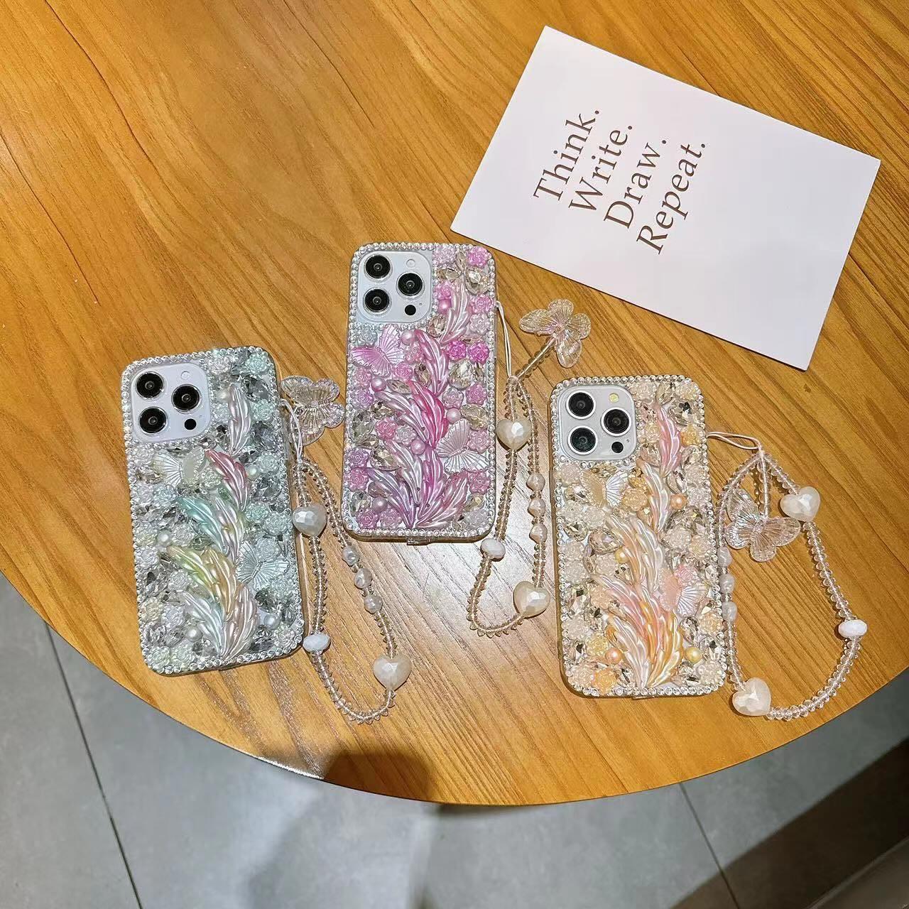 Sarmaşık Taşlı İnci Bileklikli Telefon Kılıfı Gold Renkli