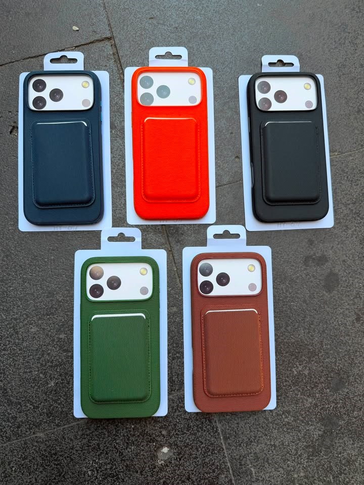 Tech Dokuma MagSafe Kartlıklı Kılıf Yeşil Renkli
