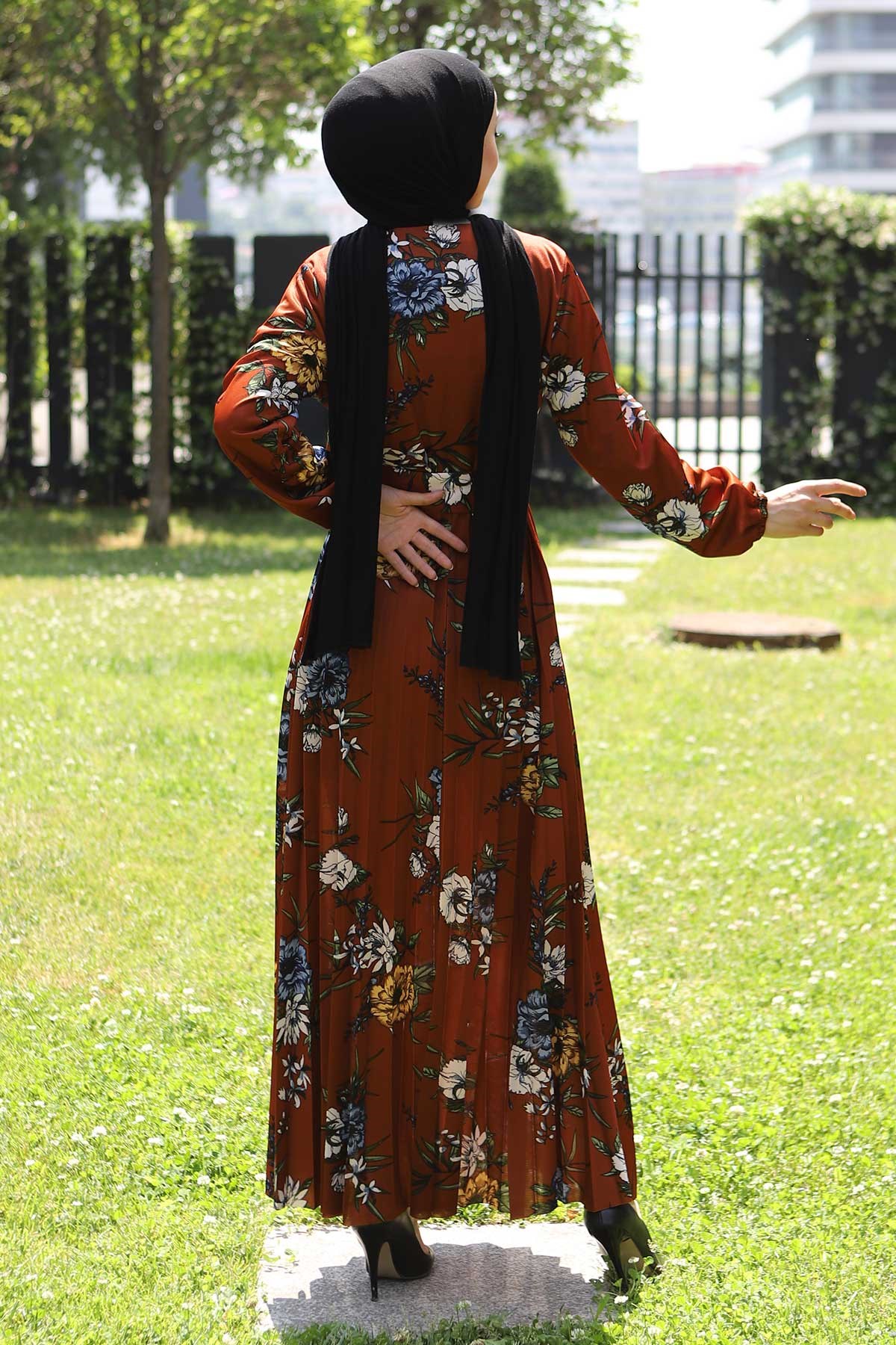 Çiçekli Pileli Elbise Kahverengi 14700