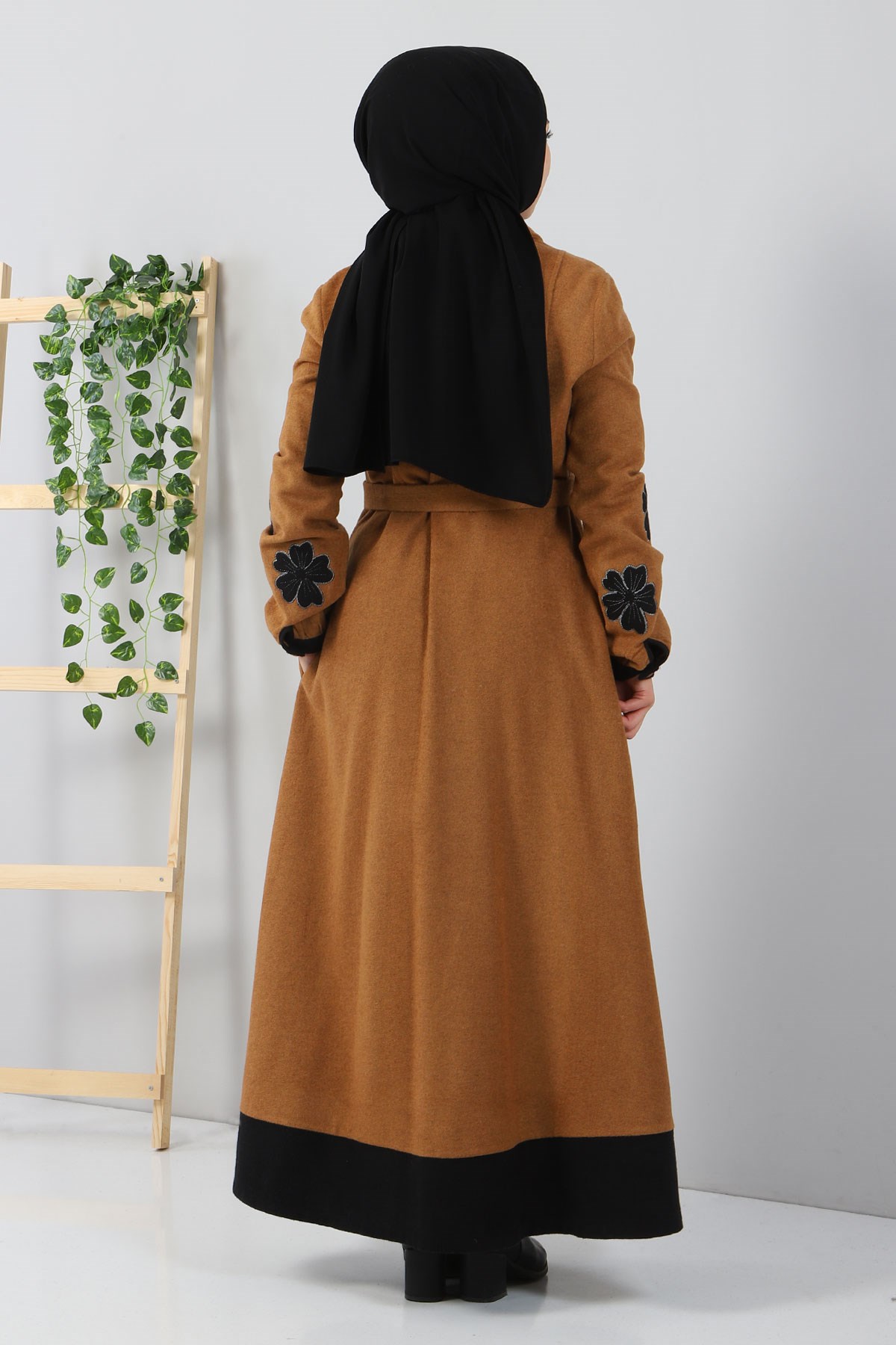 Düğmeli Nakışlı Kaşe Kaban Taba 9457