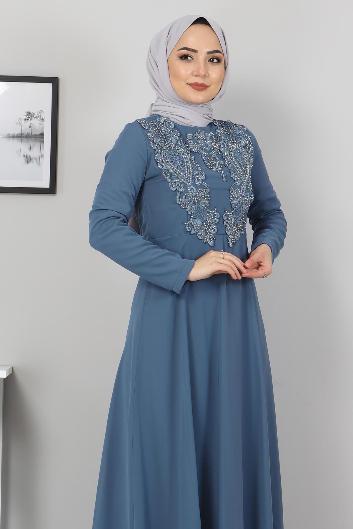 Güpür Detay İncili Tesettür Elbise Mavi Mavi 9025-5
