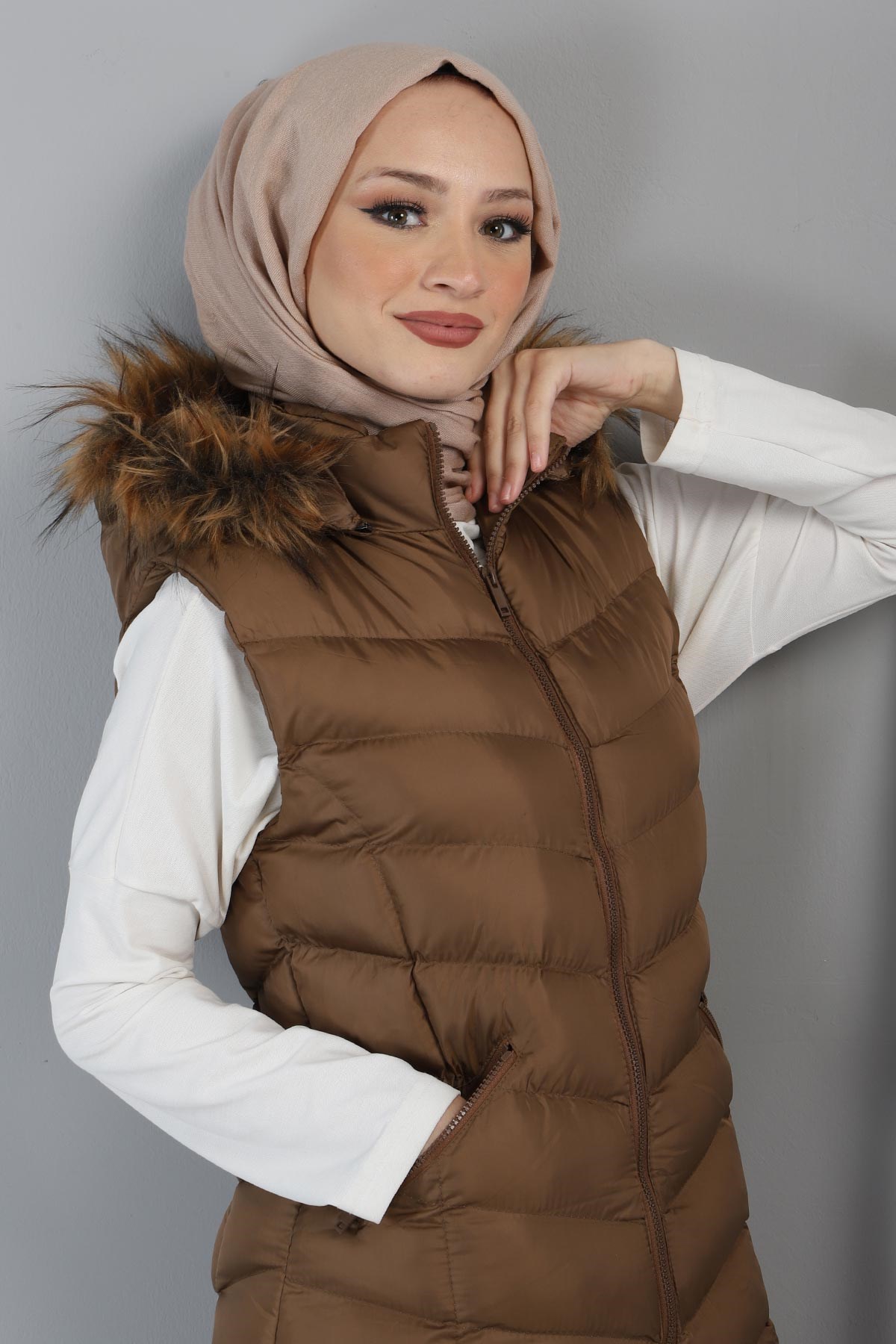 Kürk Kapşonlu Şişme Yelek Taba 9464