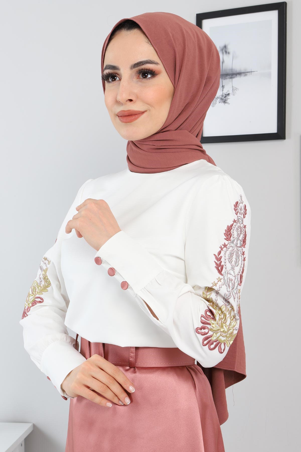 Nakışlı Etekli Takım Gül Kurusu 8580