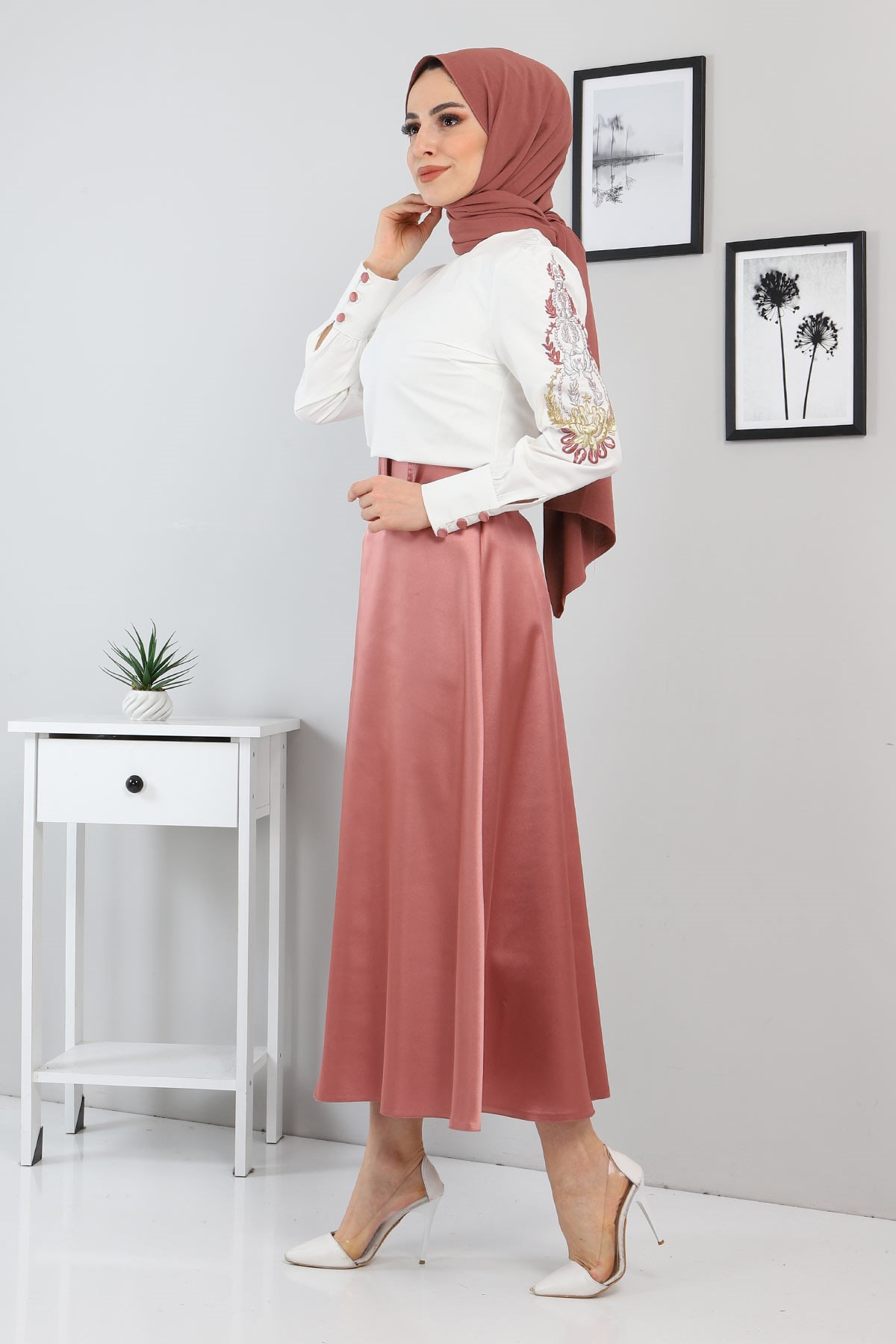 Nakışlı Etekli Takım Gül Kurusu 8580