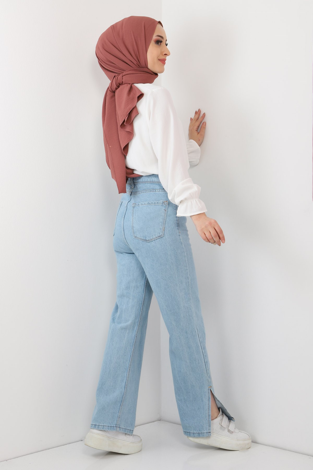 Paçası Yırtmaçlı Kot Pantolon Açık Kot 6028