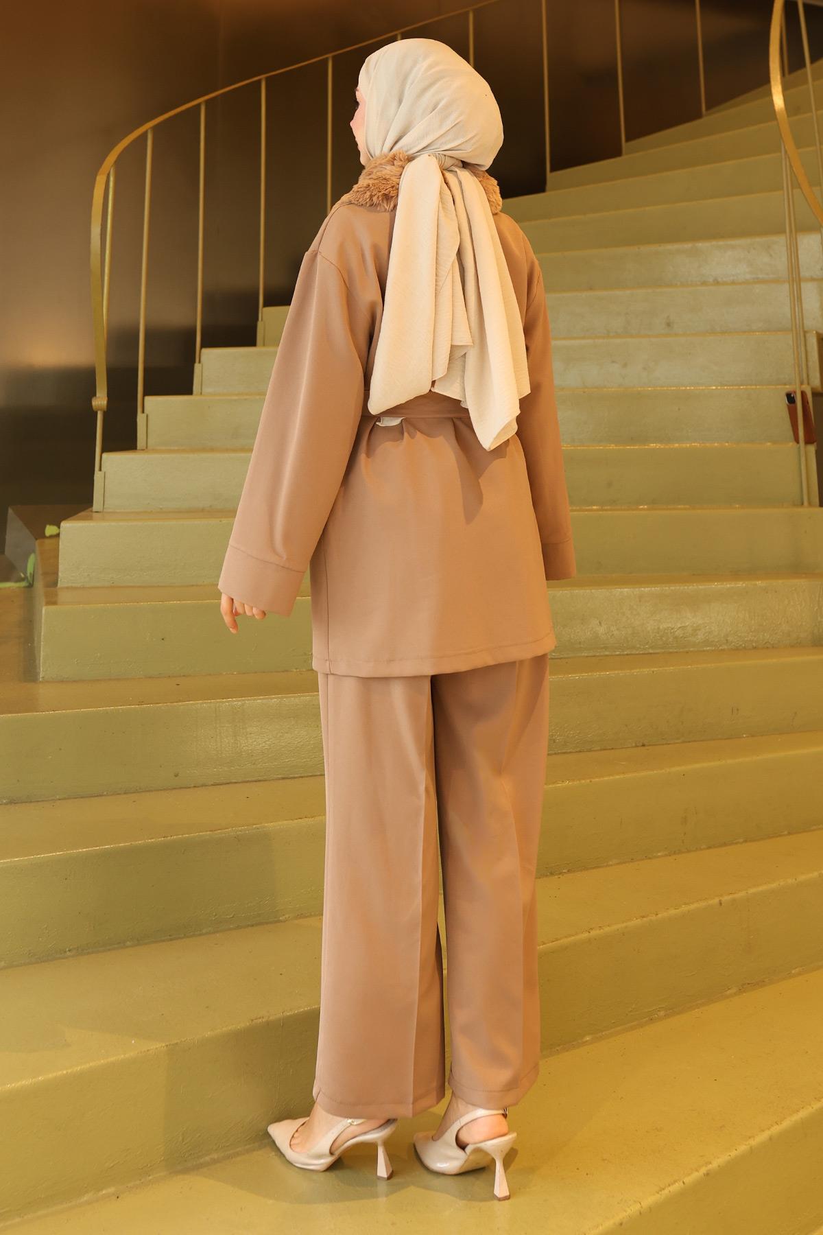 Yakası Kürk Detaylı Takım Vizon 19385