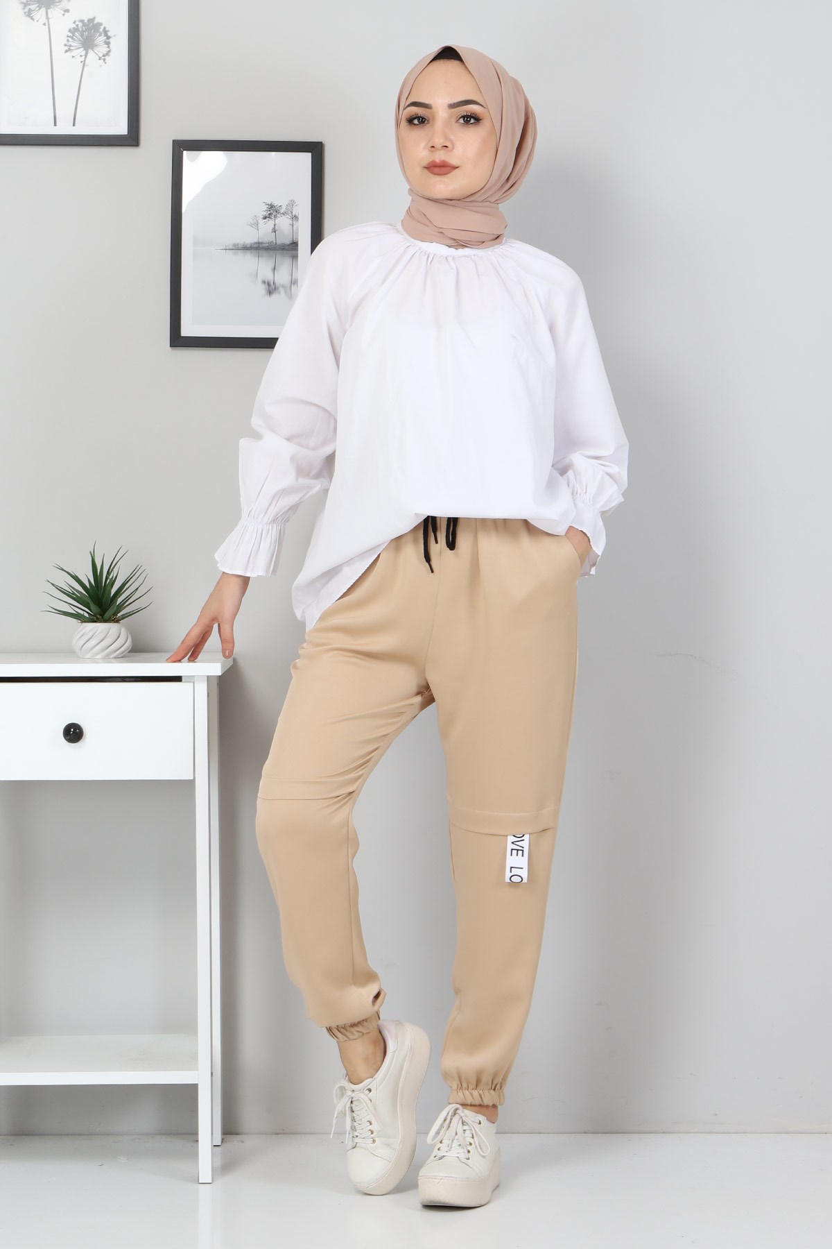 Yazı Detaylı Lastikli Pantolon Vizon 10796