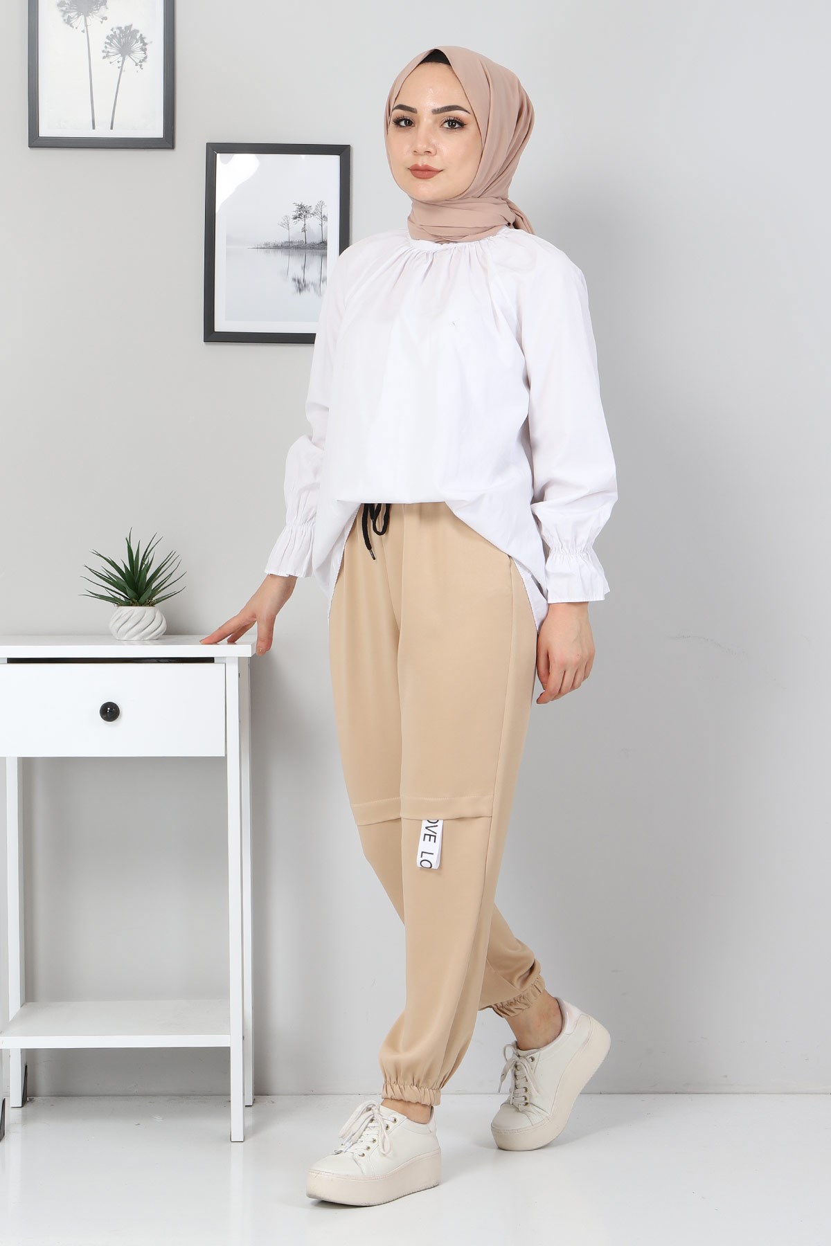Yazı Detaylı Lastikli Pantolon Vizon 10796