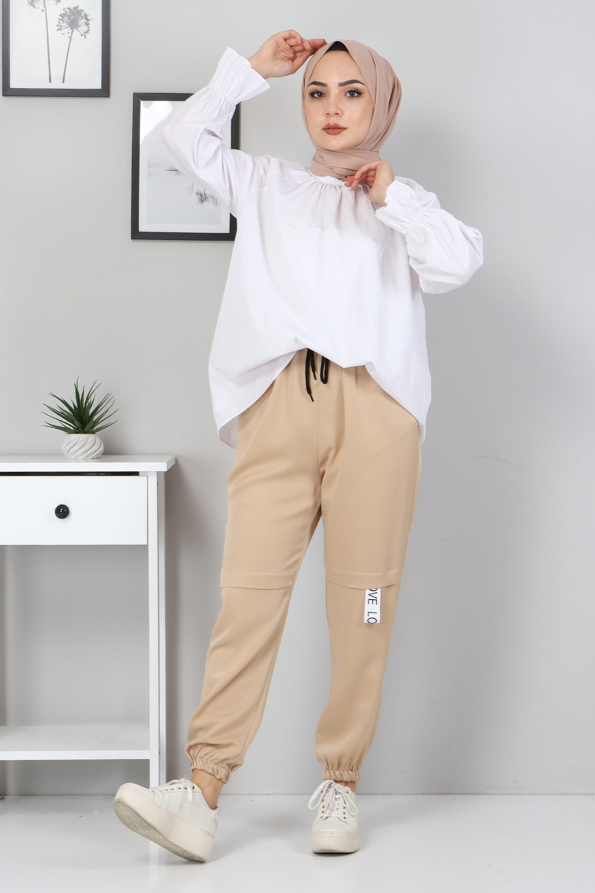 Yazı Detaylı Lastikli Pantolon Vizon 10796