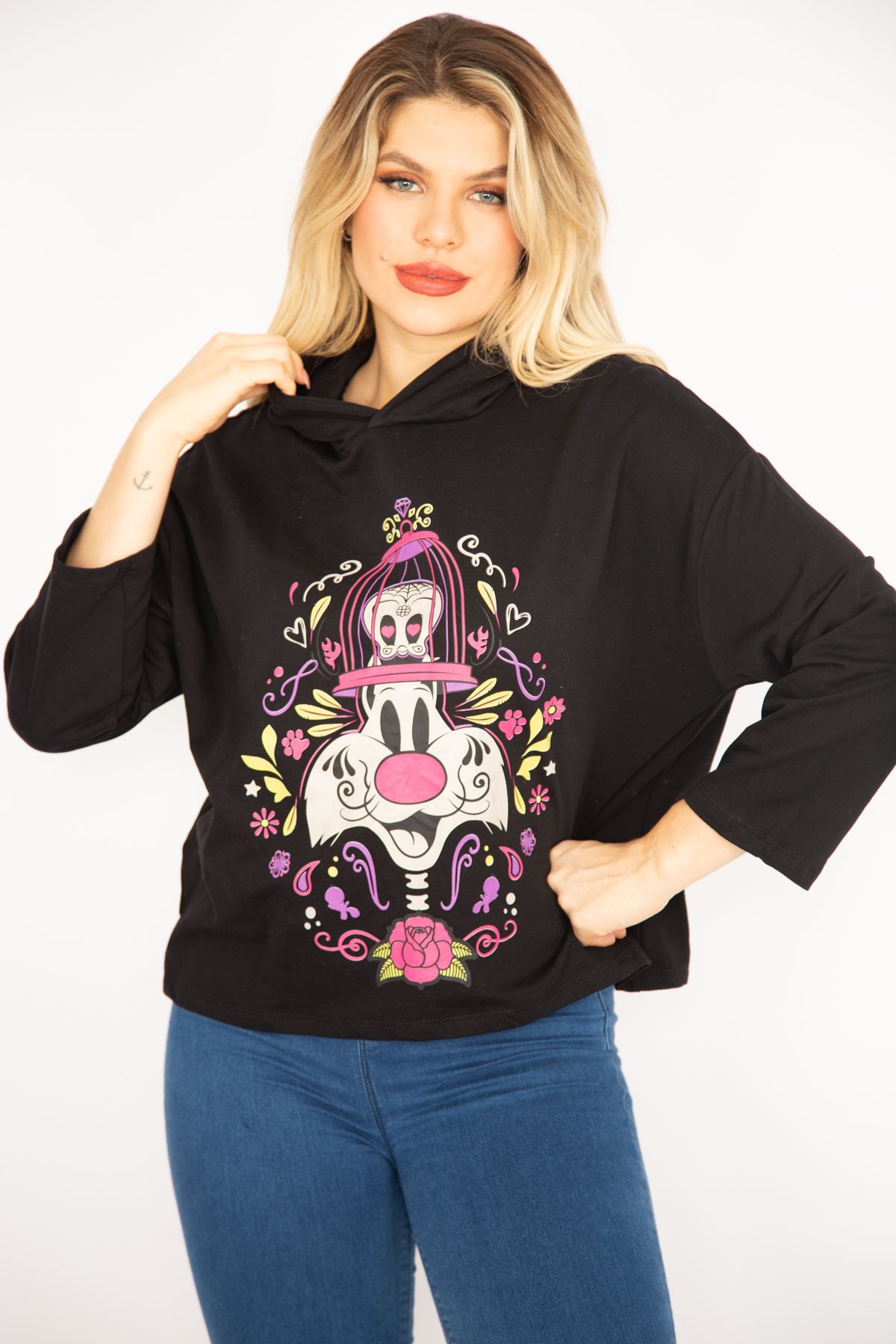 Kadın Siyah Dijital Baskılı Kapşonlu Sweatshirt 65N35083