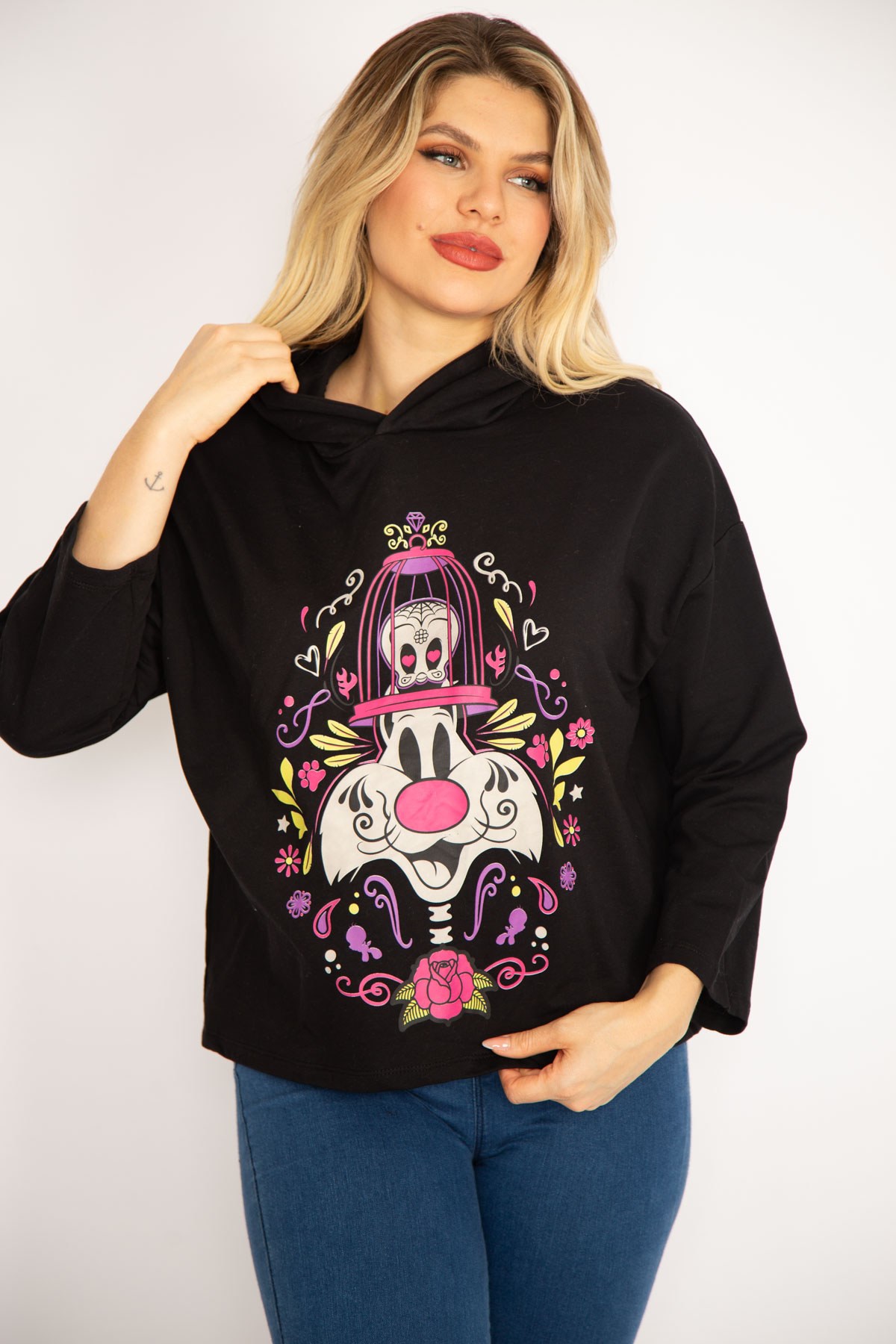 Kadın Siyah Dijital Baskılı Kapşonlu Sweatshirt 65N35083