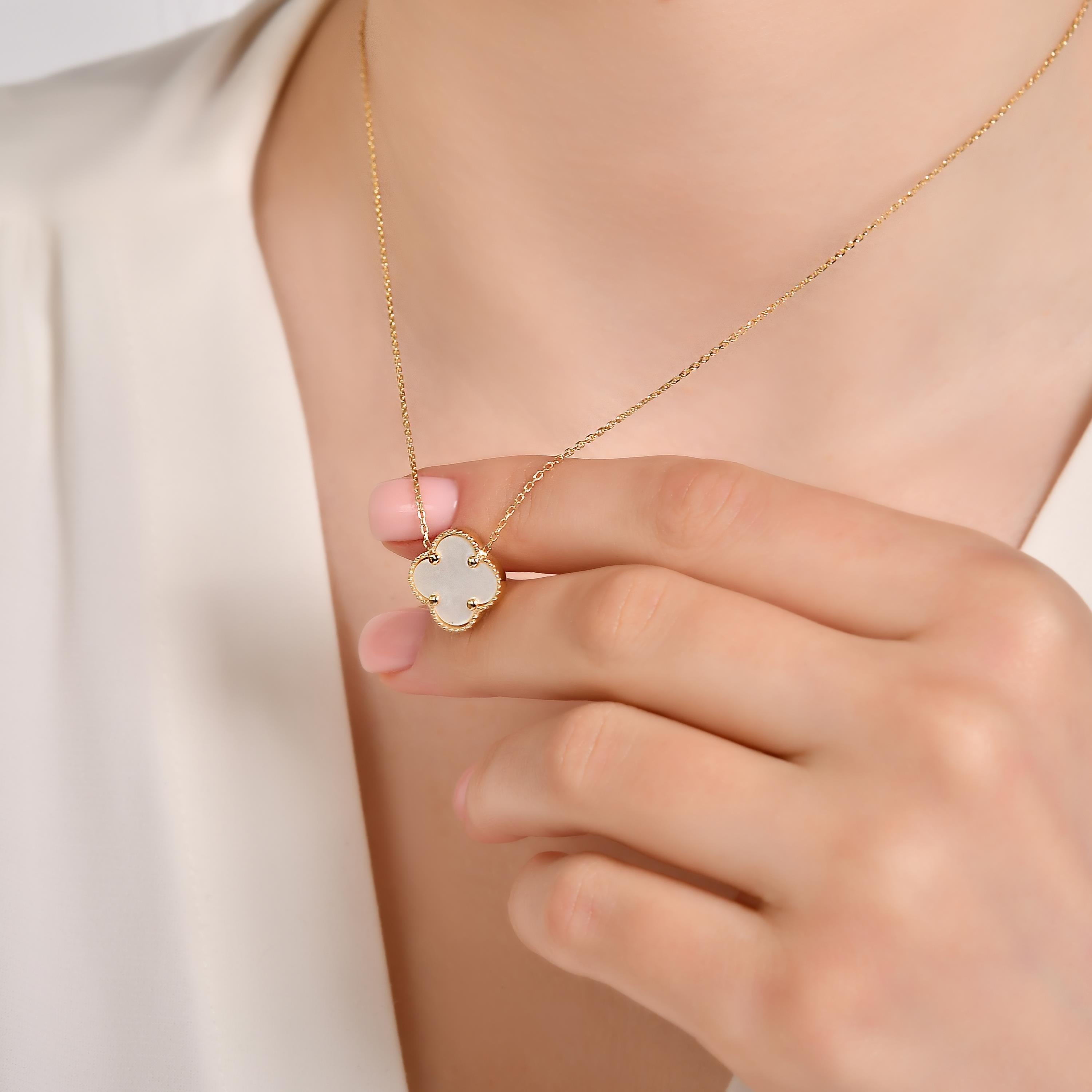 Sedef Taşlı Van Cleef Yonca Kolye