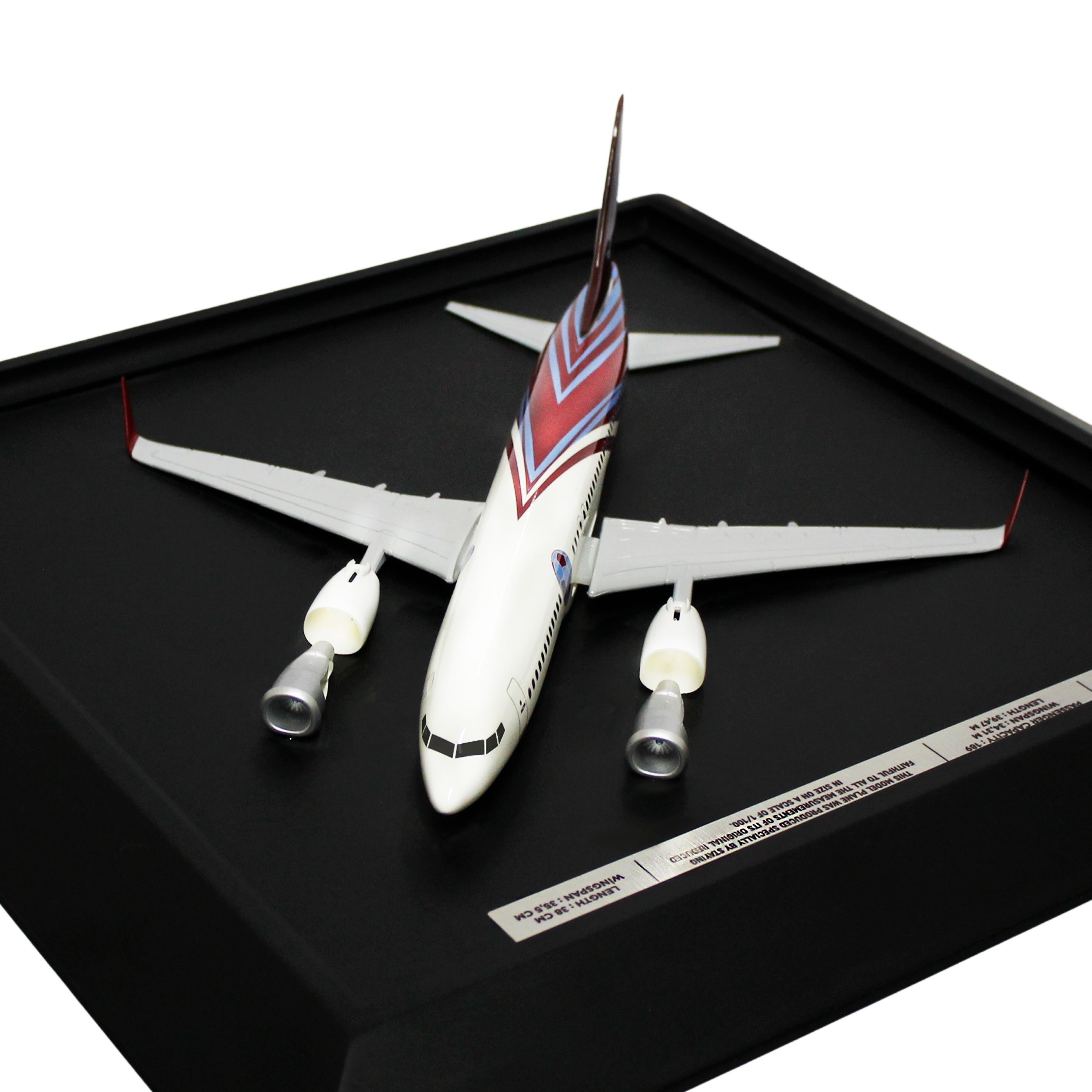 UCC0009Zekupp Boeing 737-800 1/100 Ölçek Bordo Mavi Tasarım Uçak Tablo