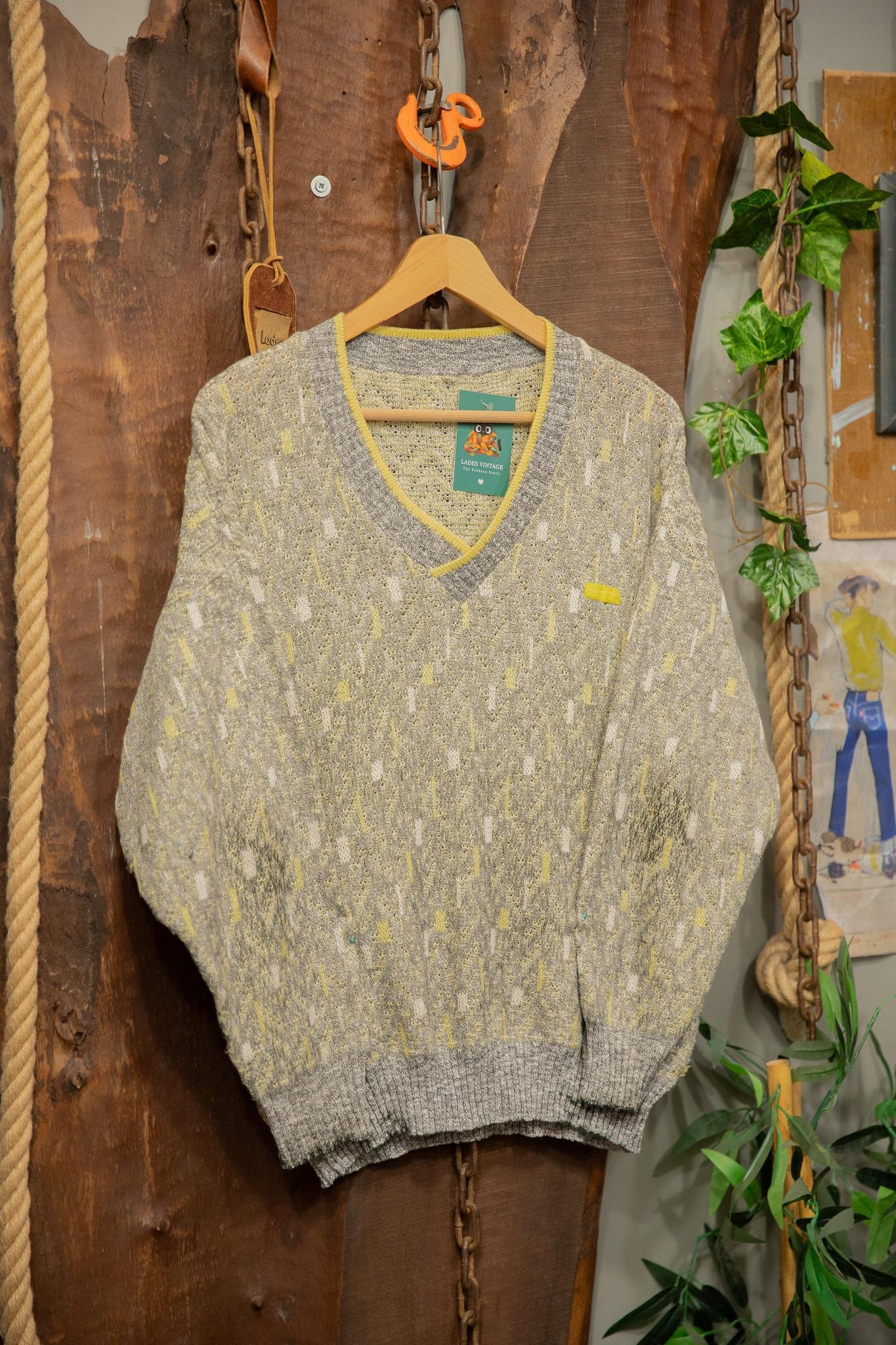80's Yellow V Yaka Kazak