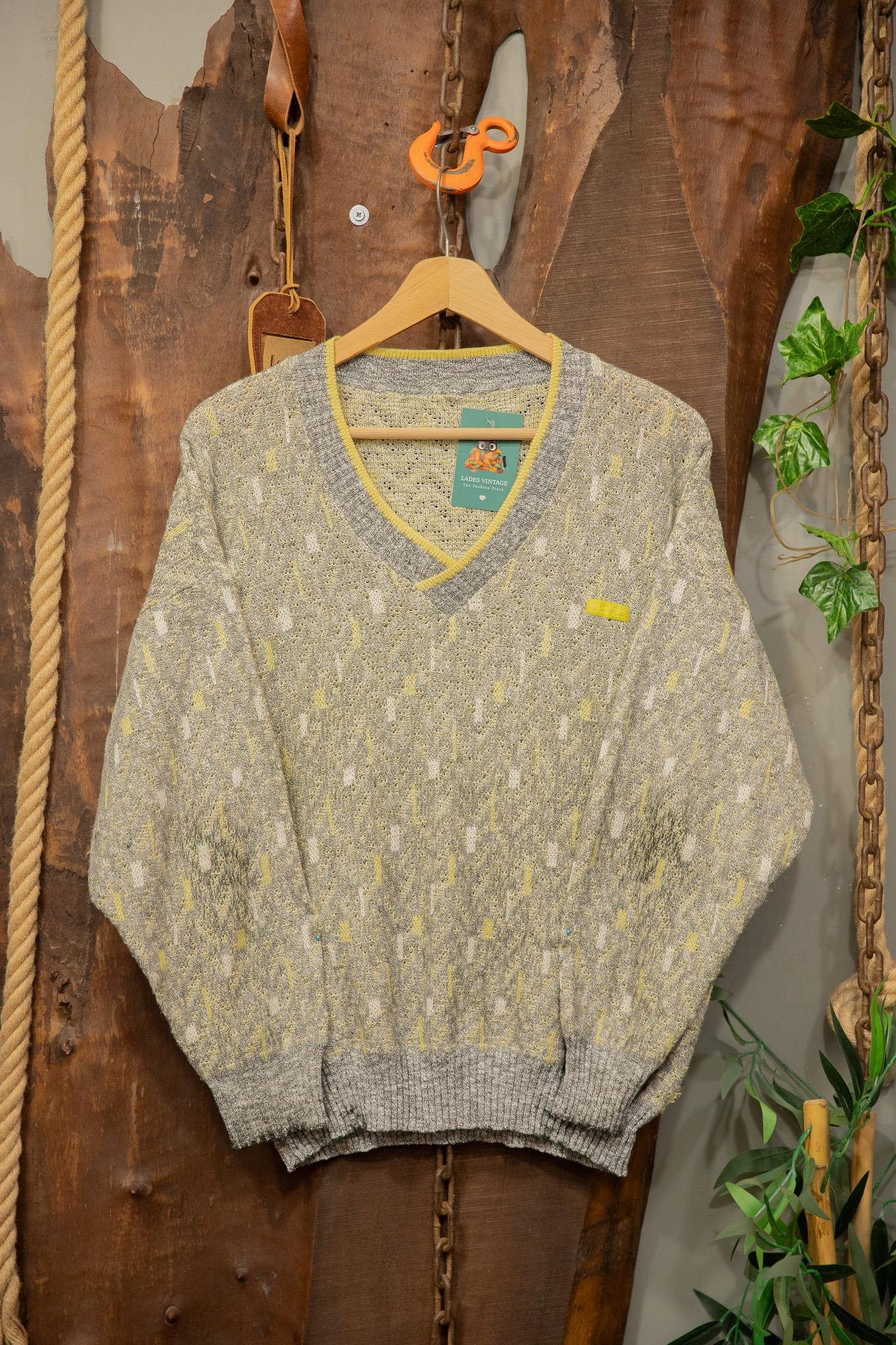 80's Yellow V Yaka Kazak
