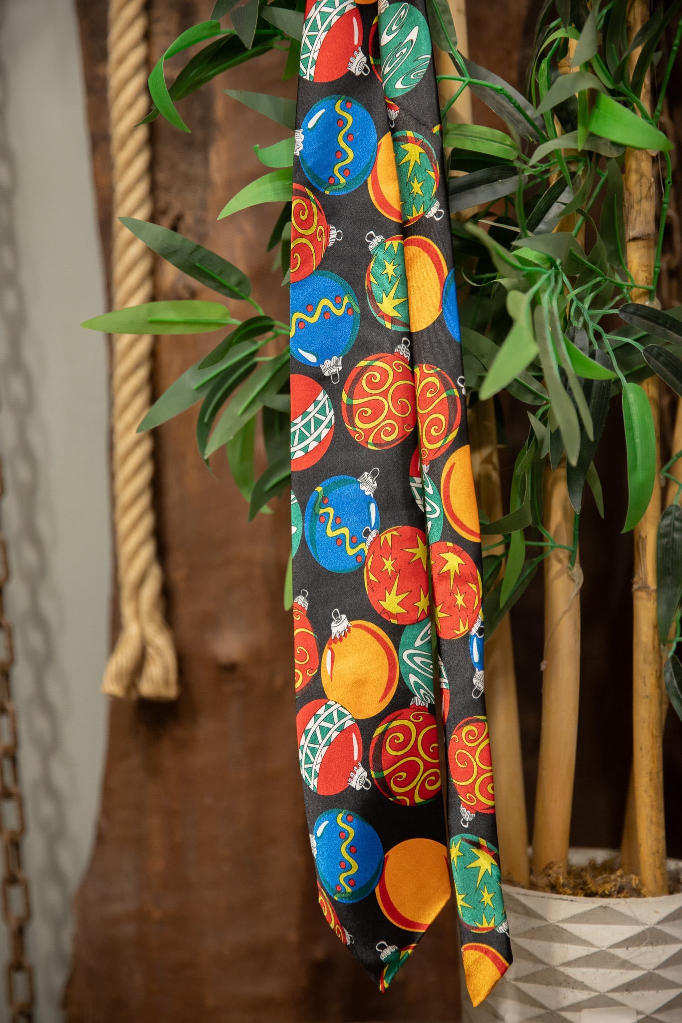 90's Festive Tie