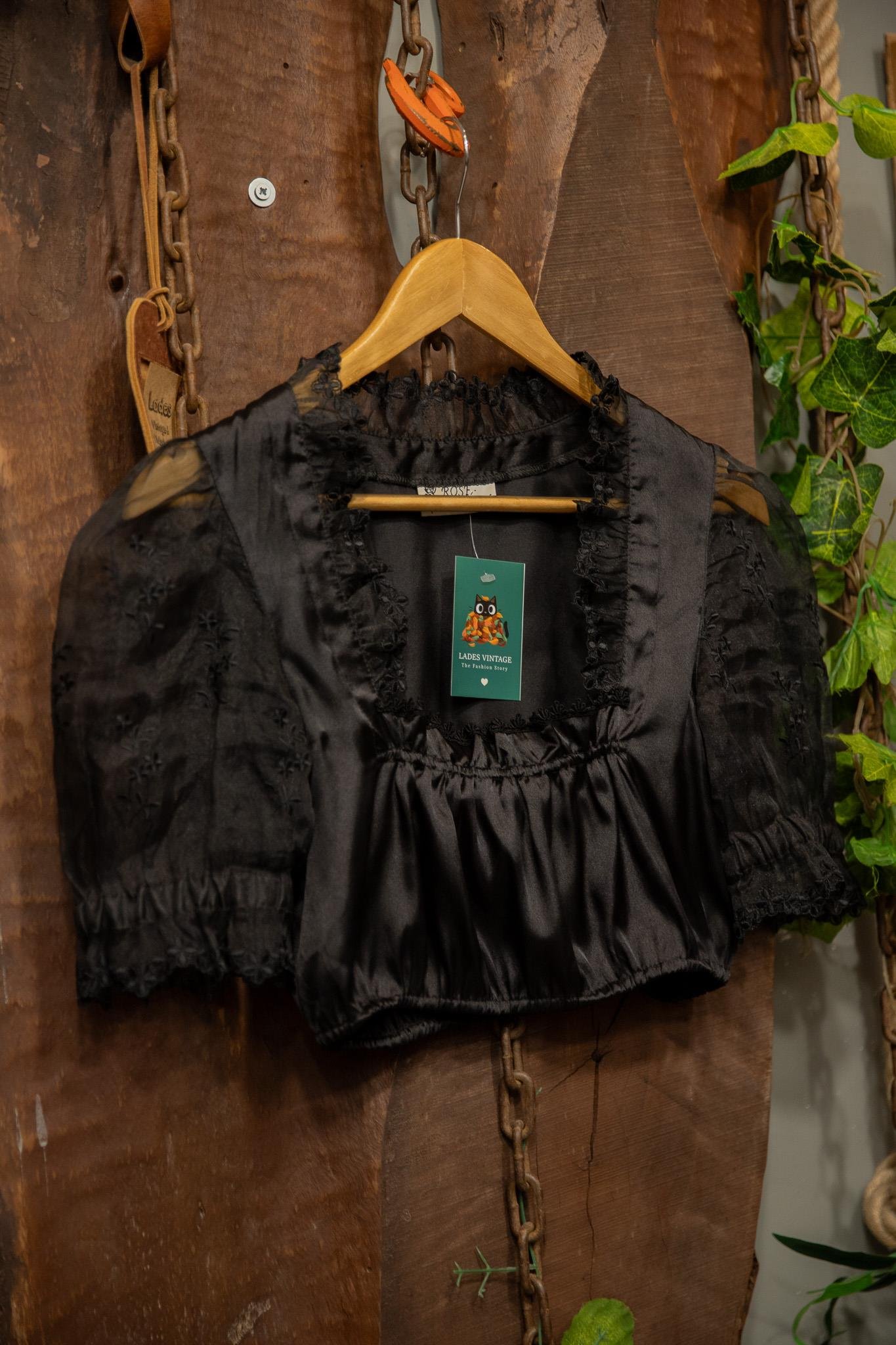 90's Saten Black Dantel Crop