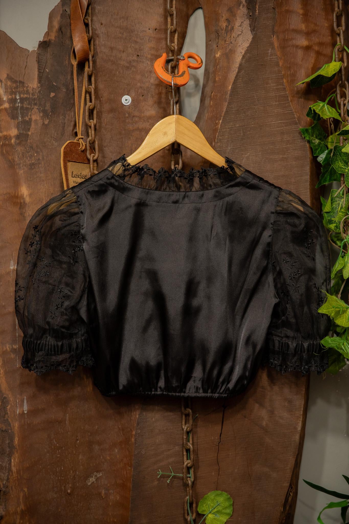 90's Saten Black Dantel Crop