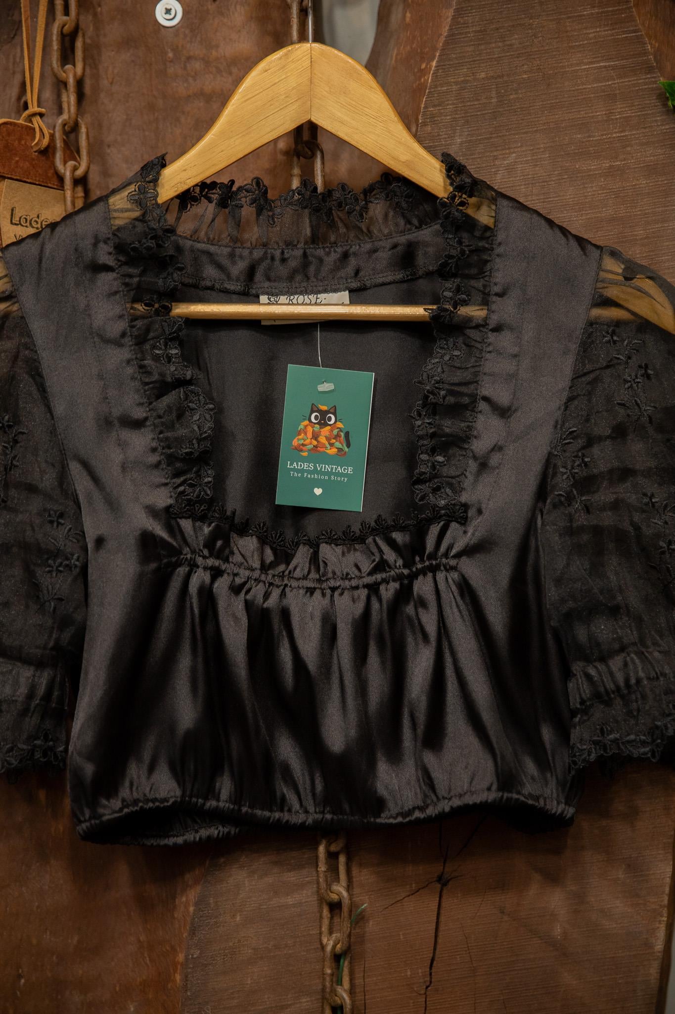 90's Saten Black Dantel Crop