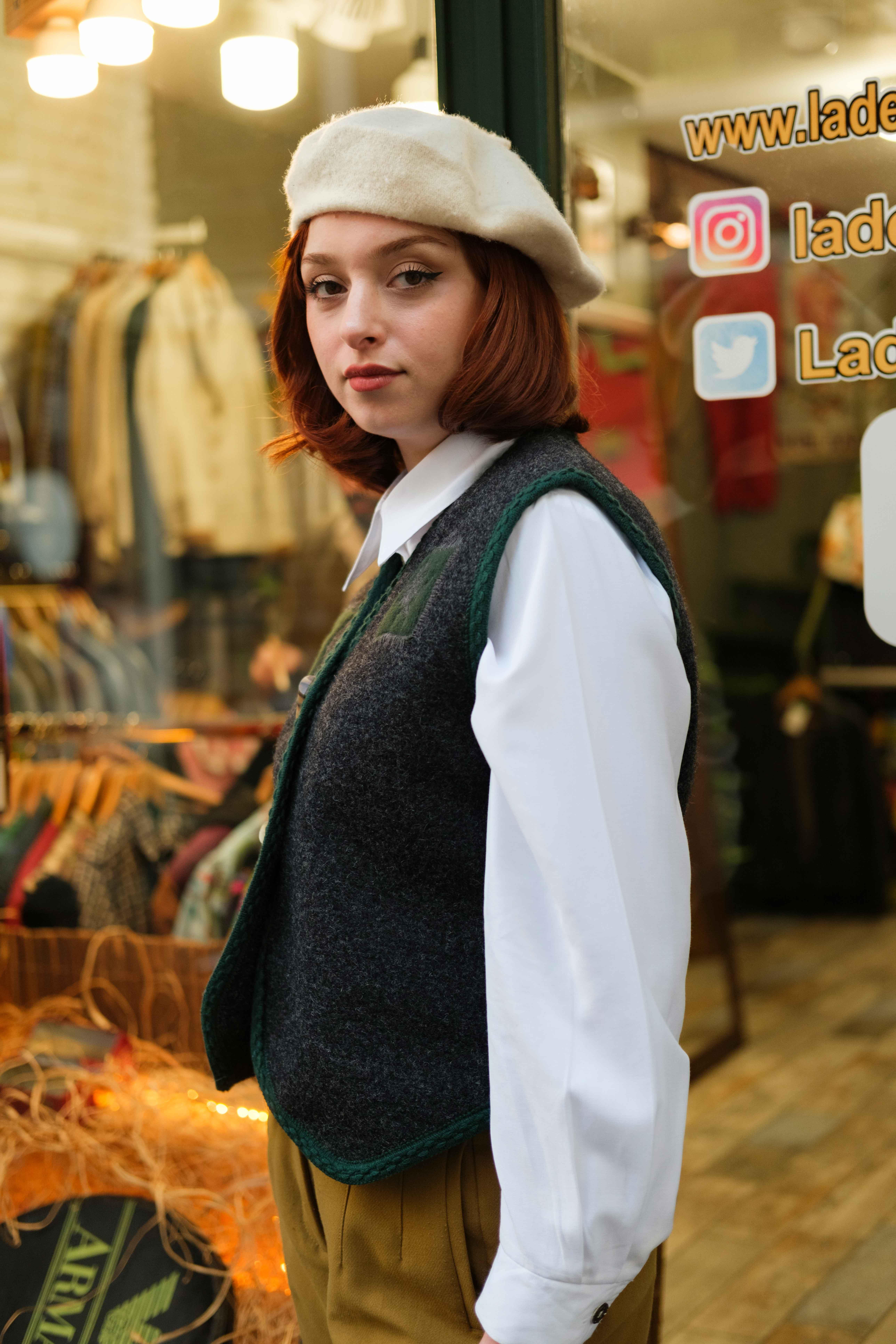 Austrian El İşlemeli Model Kadın Yelek
