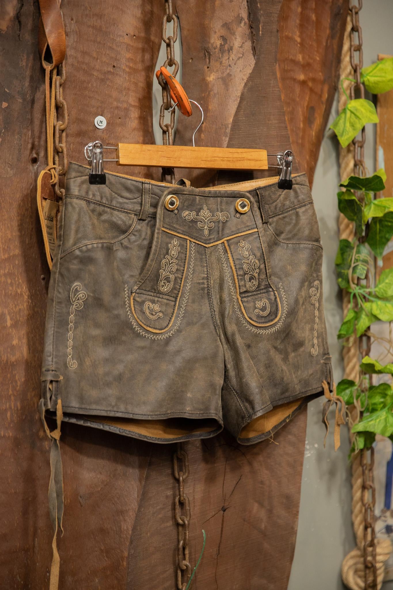 Bavyera 90's Boho Deri Nakışlı Şort