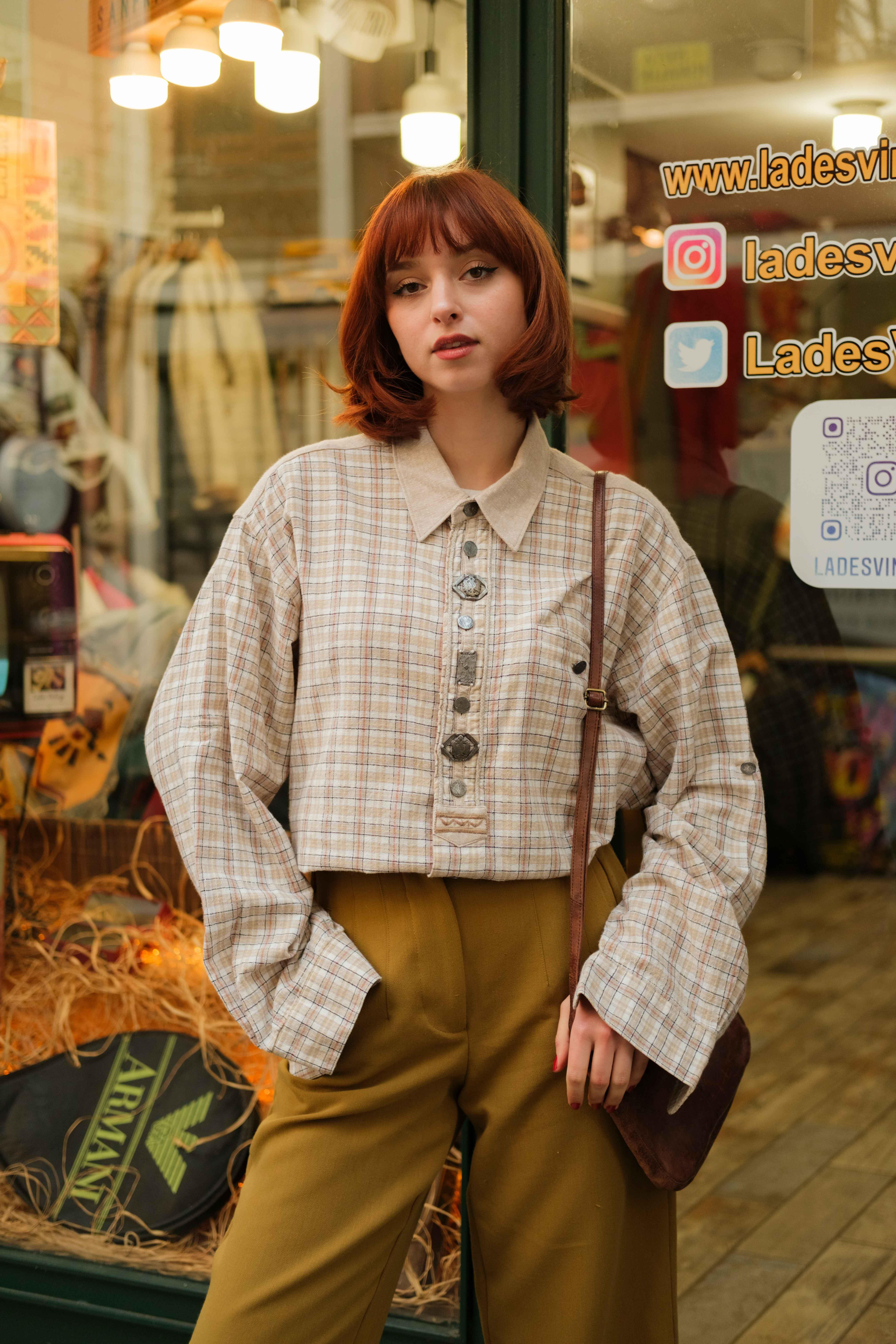 BAVYERA MODEL İŞLEMELİ GÖMLEK