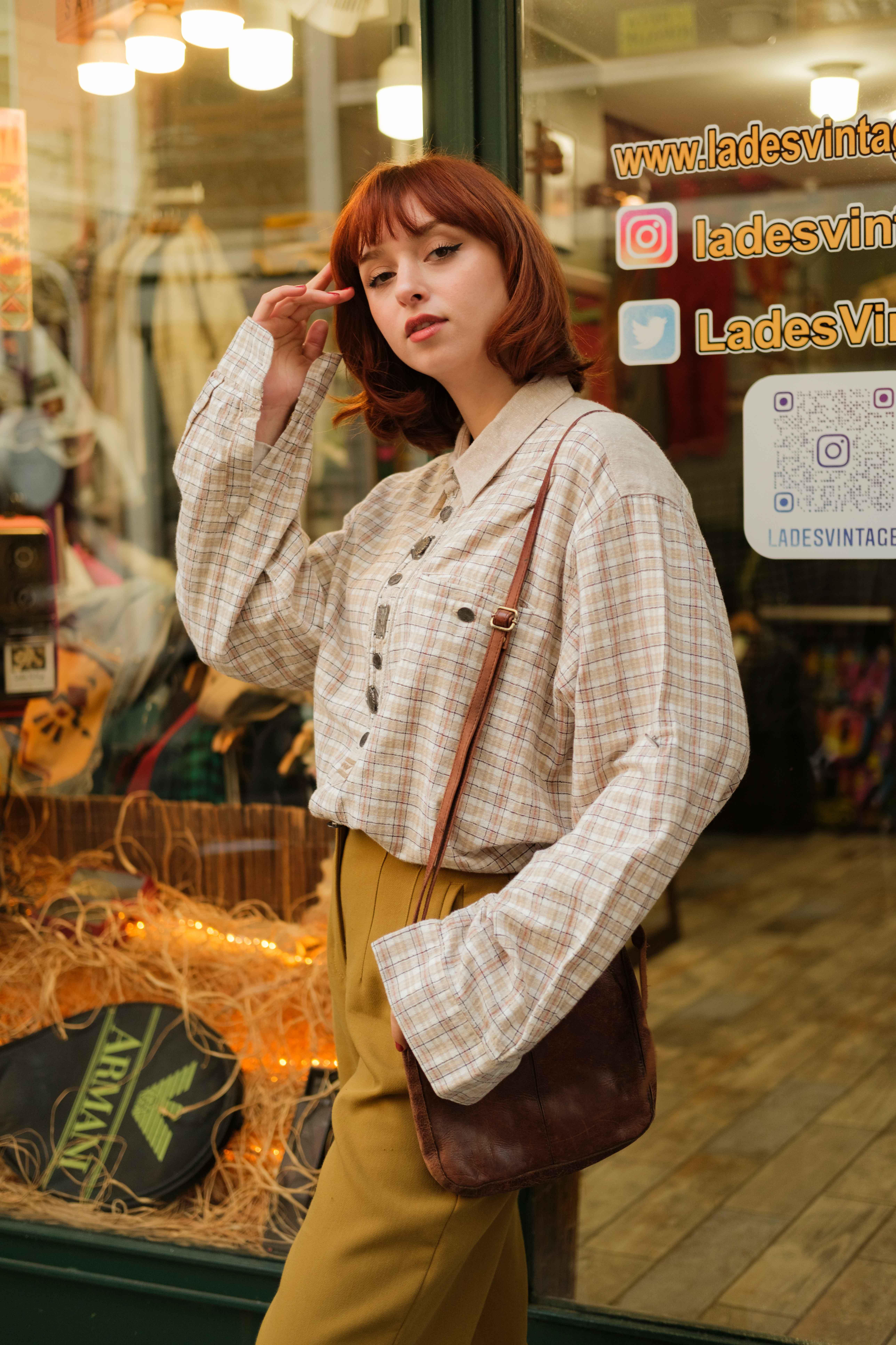 BAVYERA MODEL İŞLEMELİ GÖMLEK