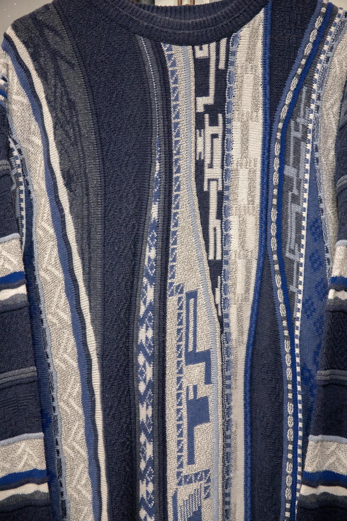 Bold Blue Waves 90s Kazak