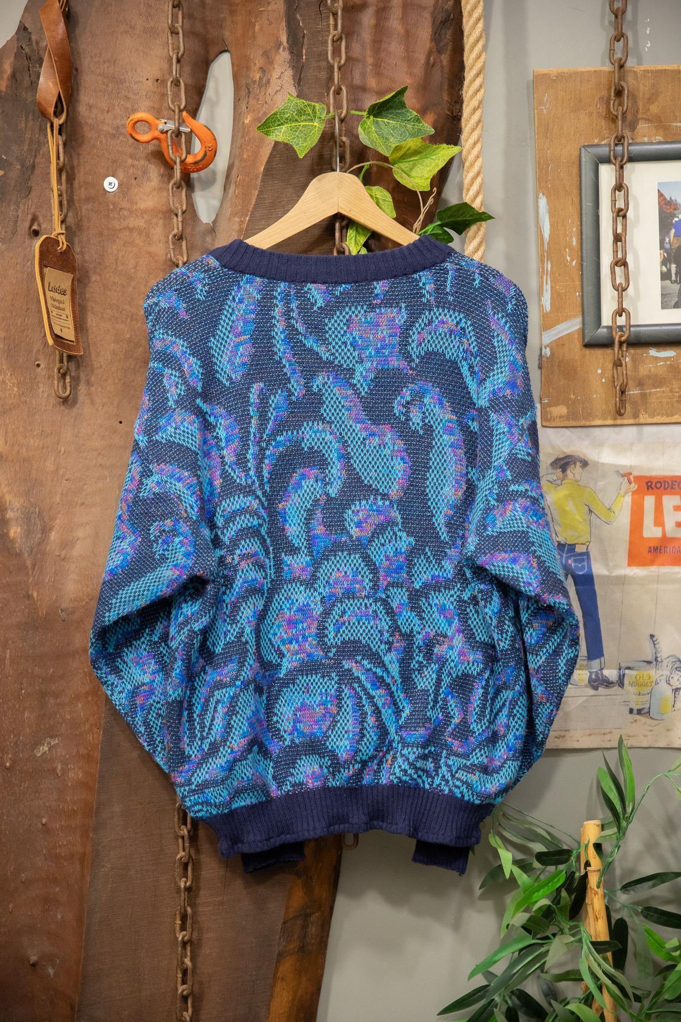 Classic V Yaka Wool Kazak