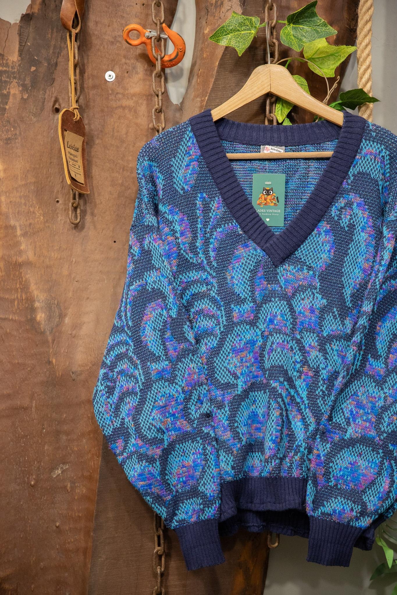 Classic V Yaka Wool Kazak
