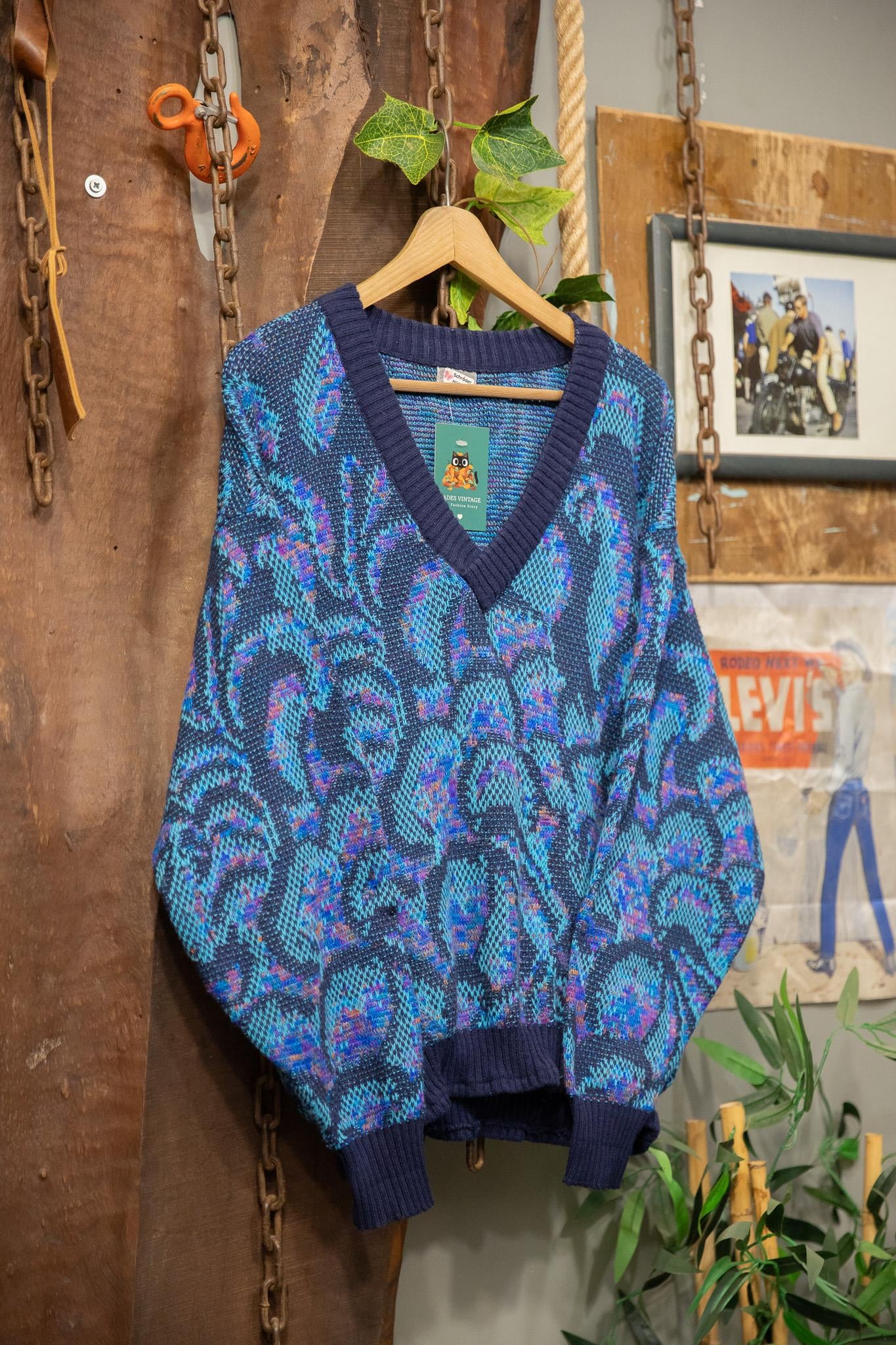 Classic V Yaka Wool Kazak