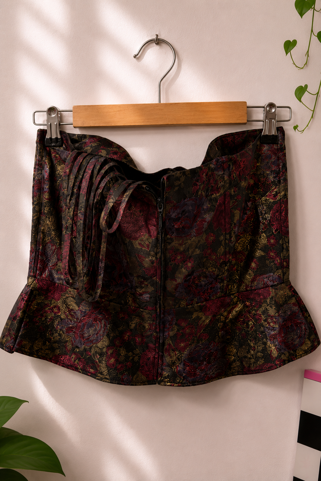 Elagent Brocade Straplez Bluz