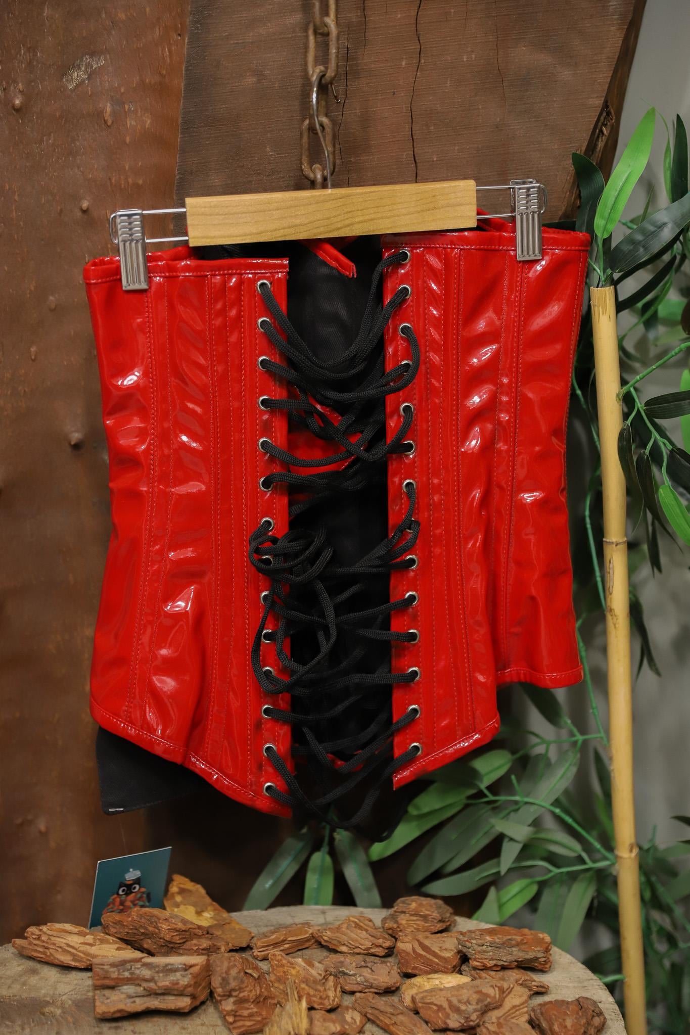 Red Vinyl Parlak Korse