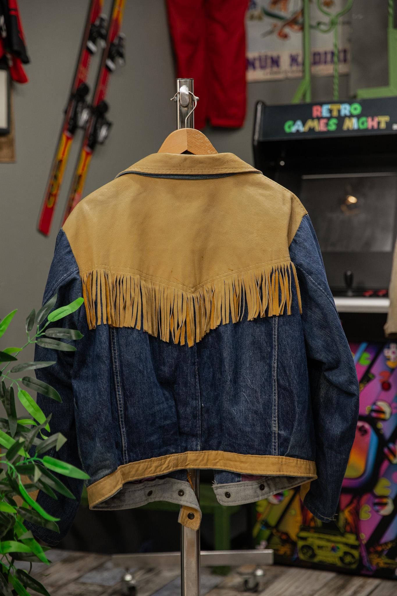 WESTERN MODEL KOT CEKET