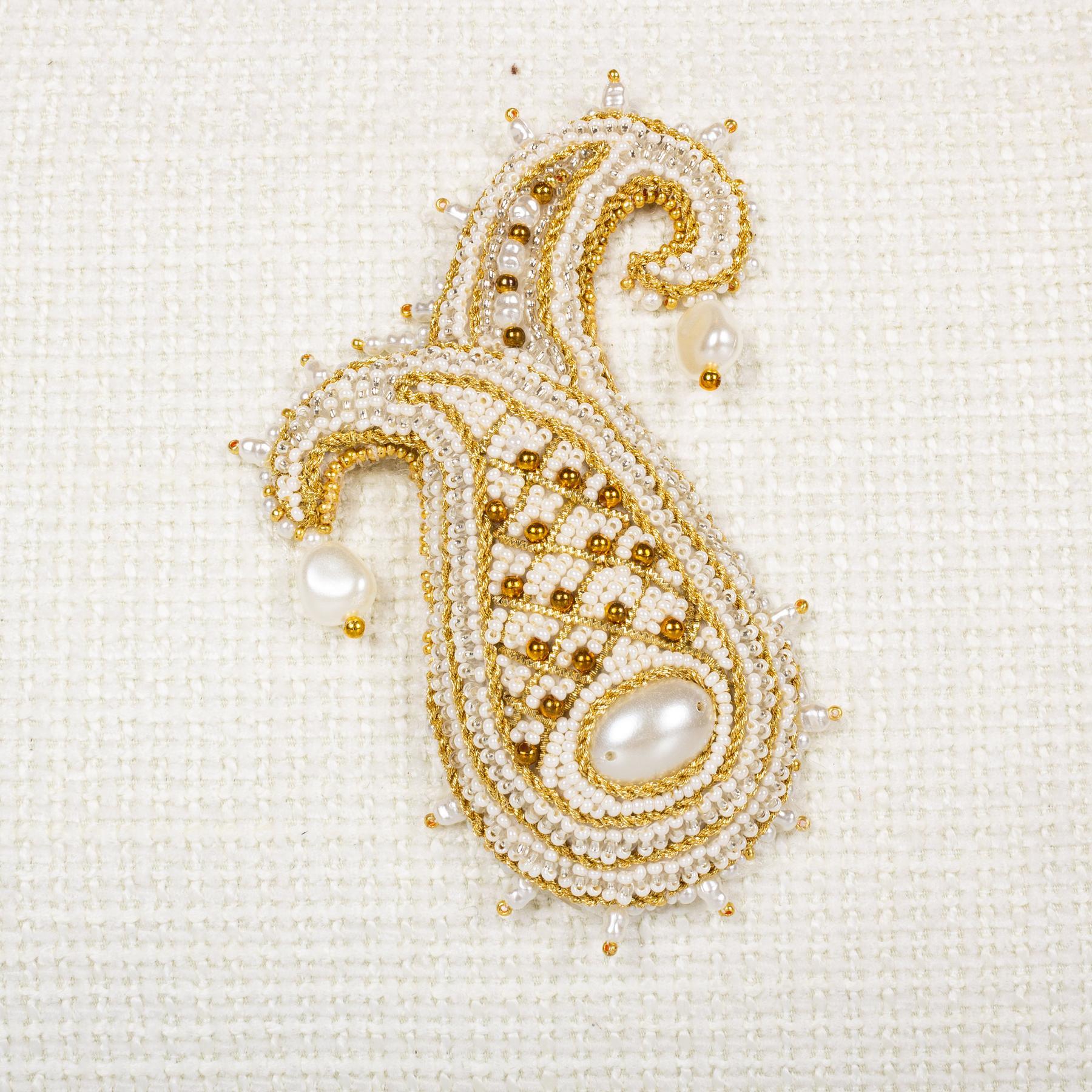 BEYAZ CEKET VE ÇANTA