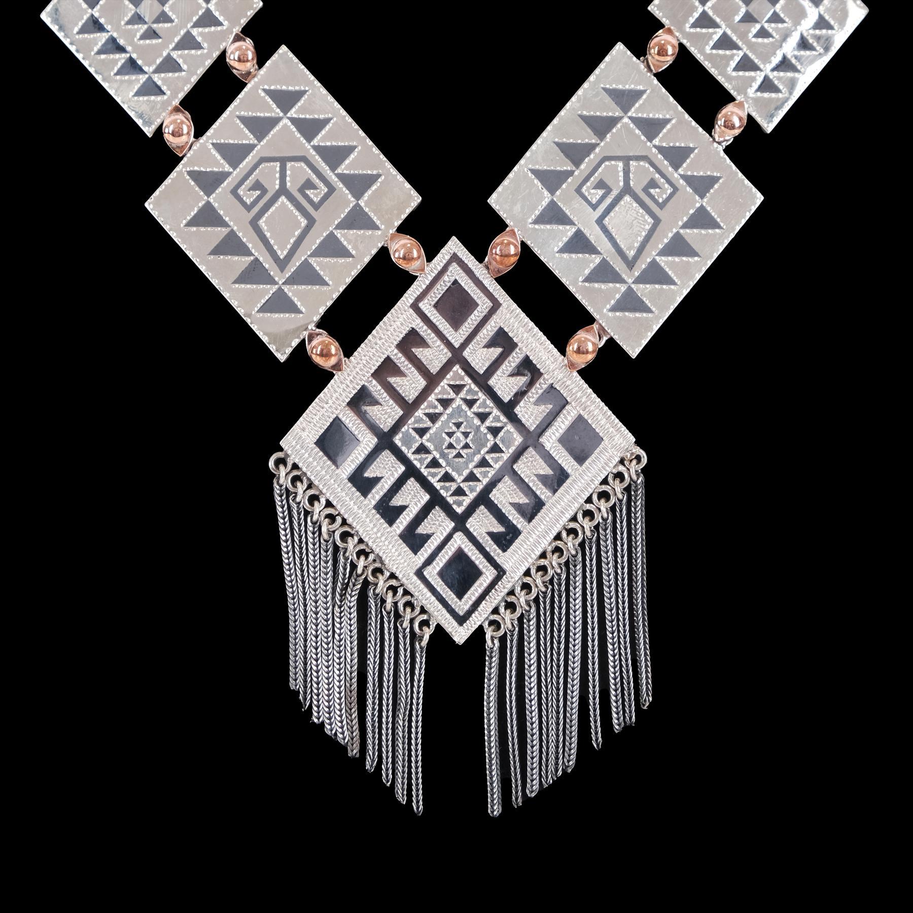 KİLİM MOTİFLİ GERDANLIK