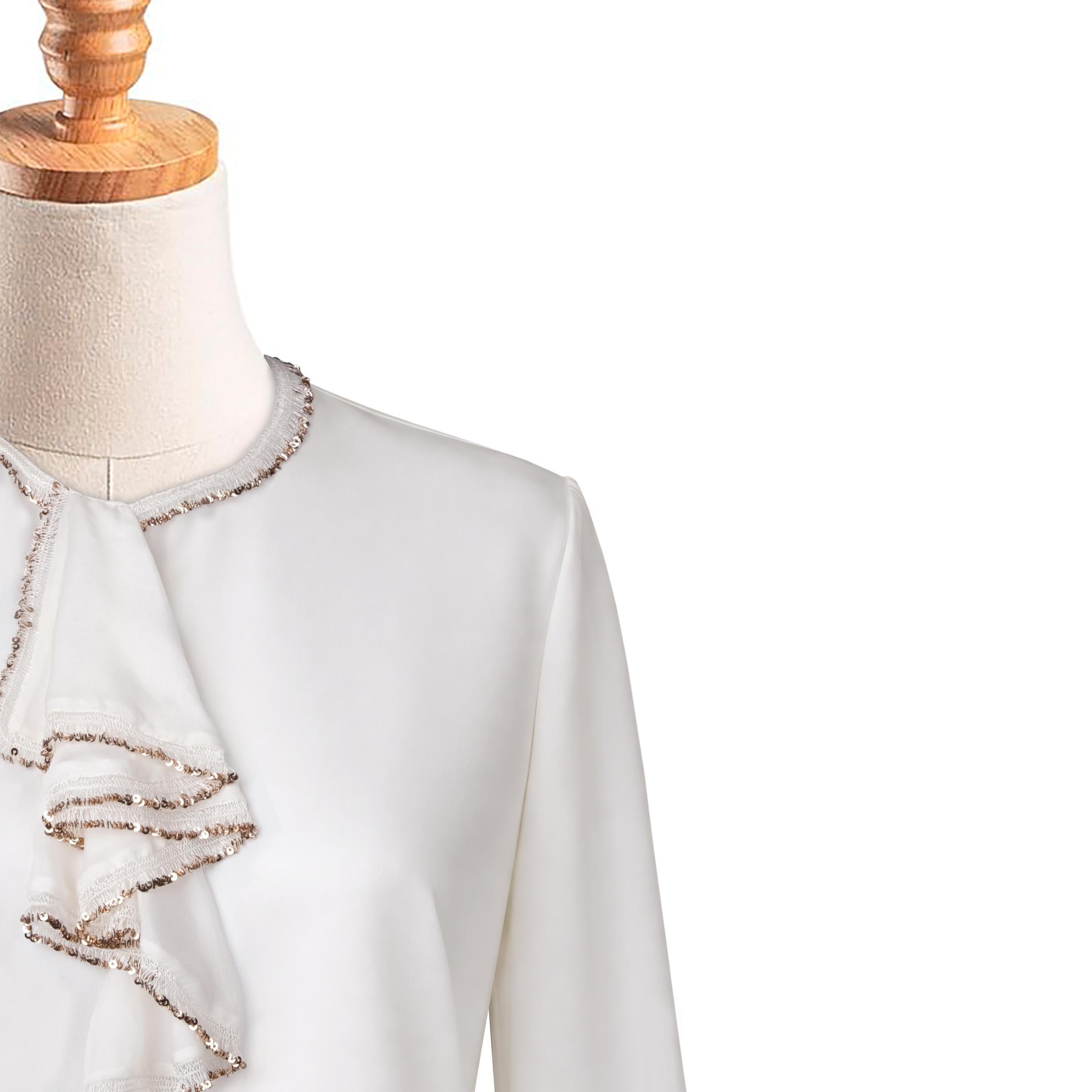 PULLU YAKALI İPEK BLUZ