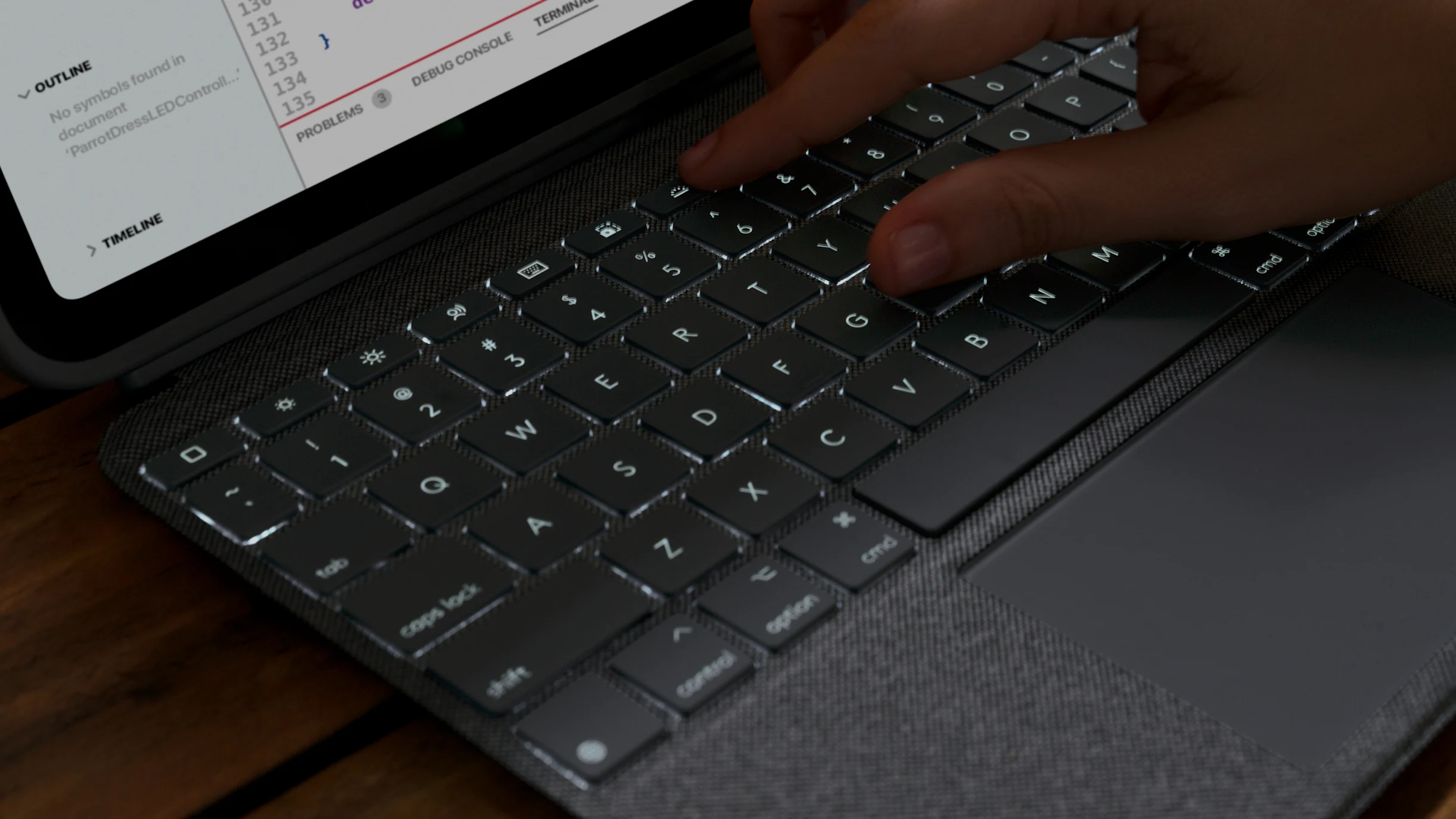 Logitech Combo Touch for iPad (iPad 10. Nesil ve iPad A16)